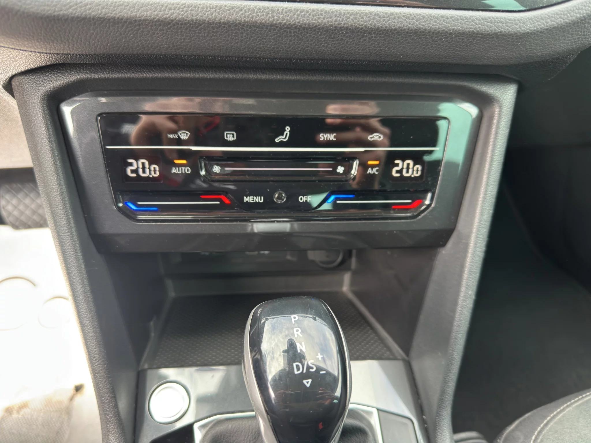 Volkswagen Tiguan 2.0 TDI DSG ELEGANCE 2022 — foto 16 di 24