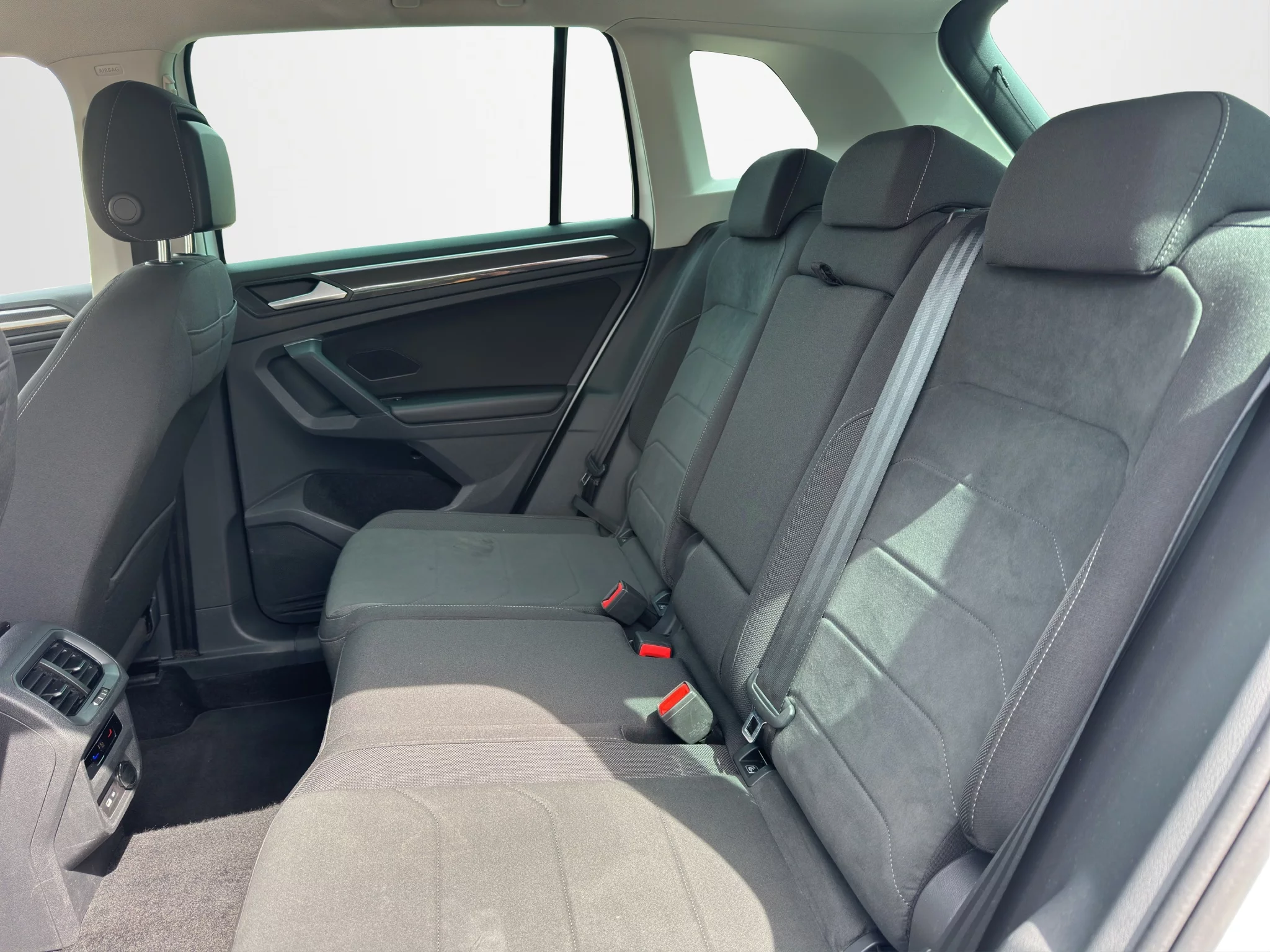 Volkswagen Tiguan 2.0 TDI DSG ELEGANCE 2022 — foto 13 di 24