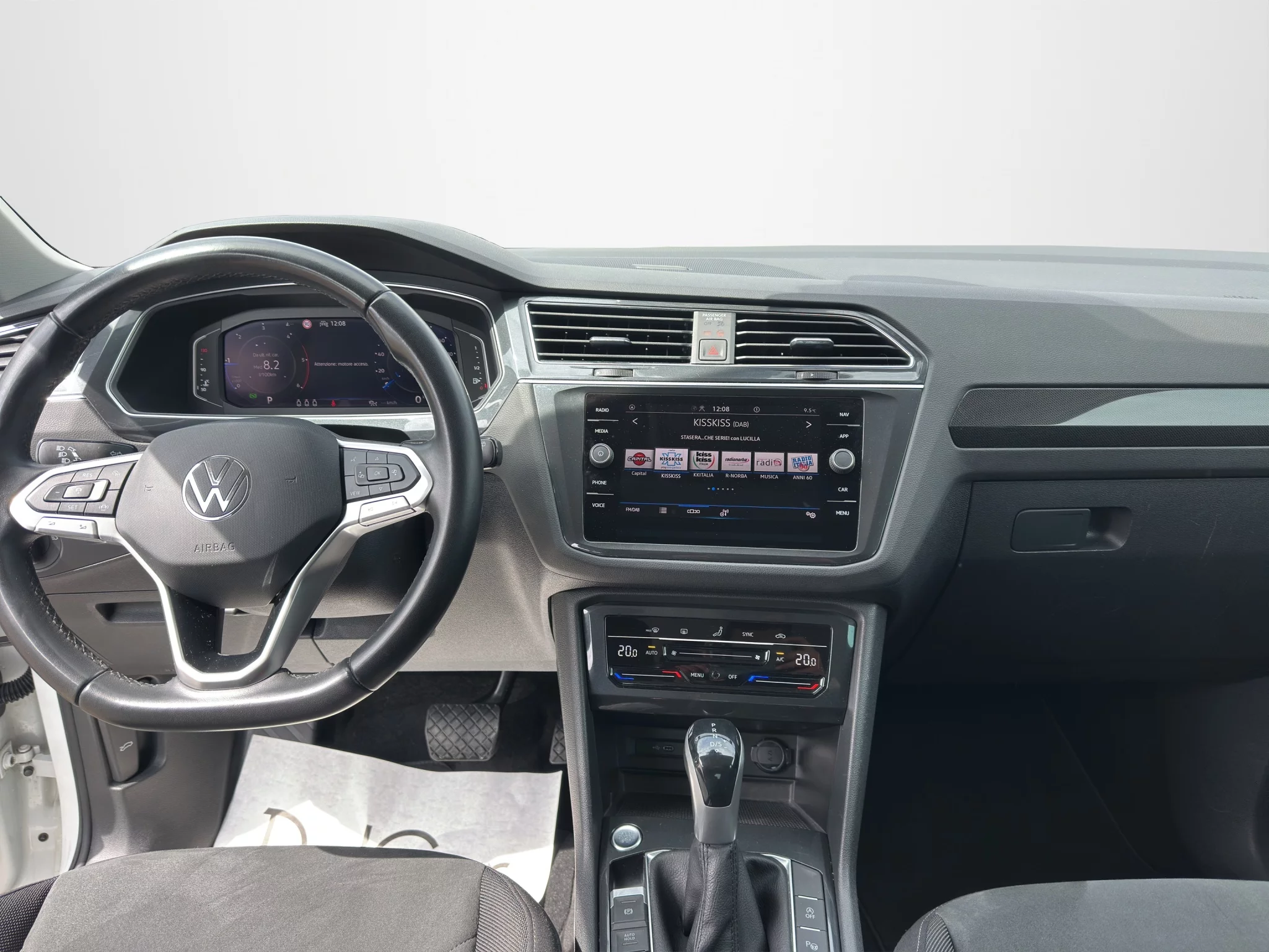 Volkswagen Tiguan 2.0 TDI DSG ELEGANCE 2022 — foto 14 di 24