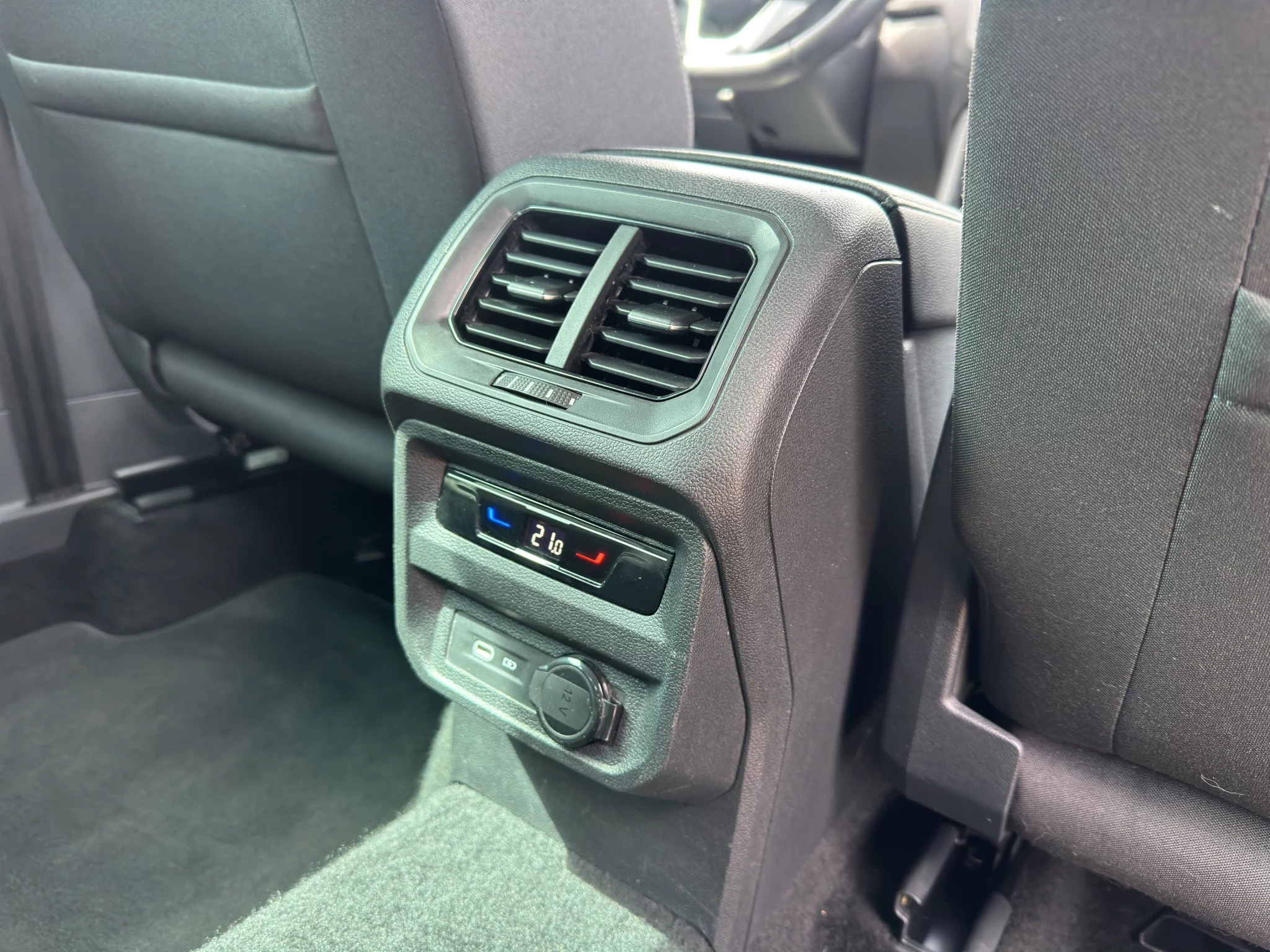 Volkswagen Tiguan 2.0 TDI DSG ELEGANCE 2022 — foto 19 di 24