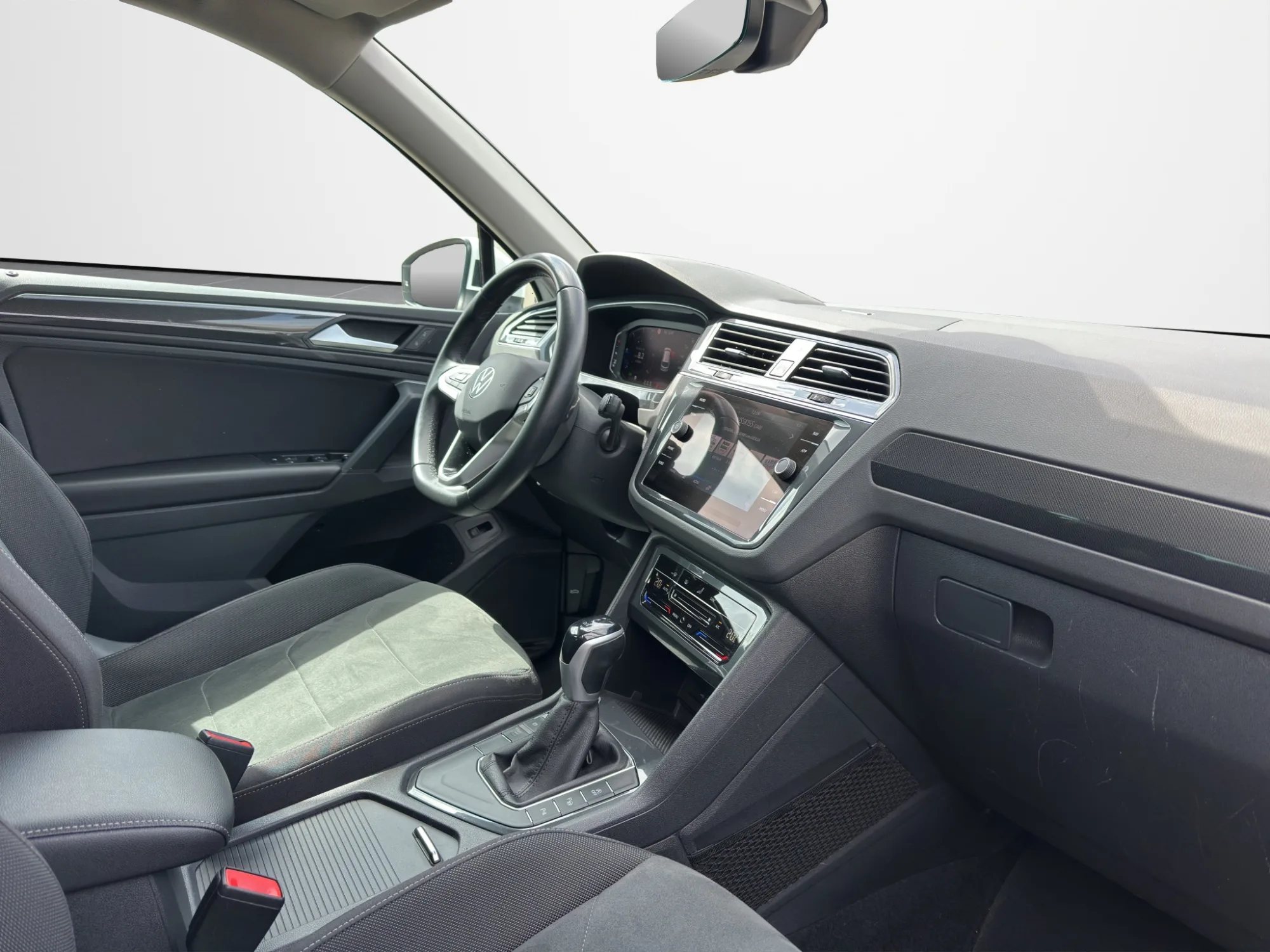 Volkswagen Tiguan 2.0 TDI DSG ELEGANCE 2022 — foto 18 di 24