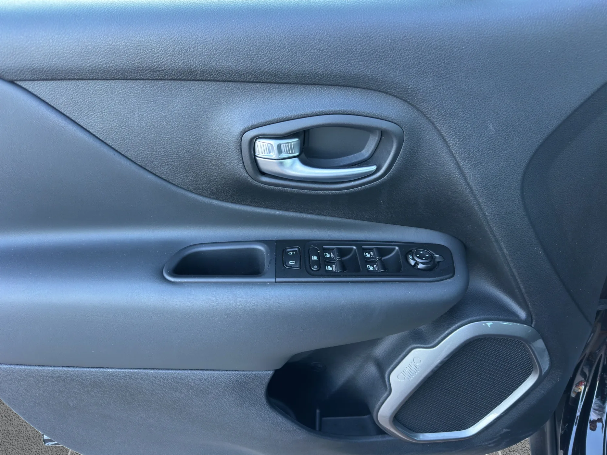 Jeep Renegade Limited 2022 — foto 12 di 21