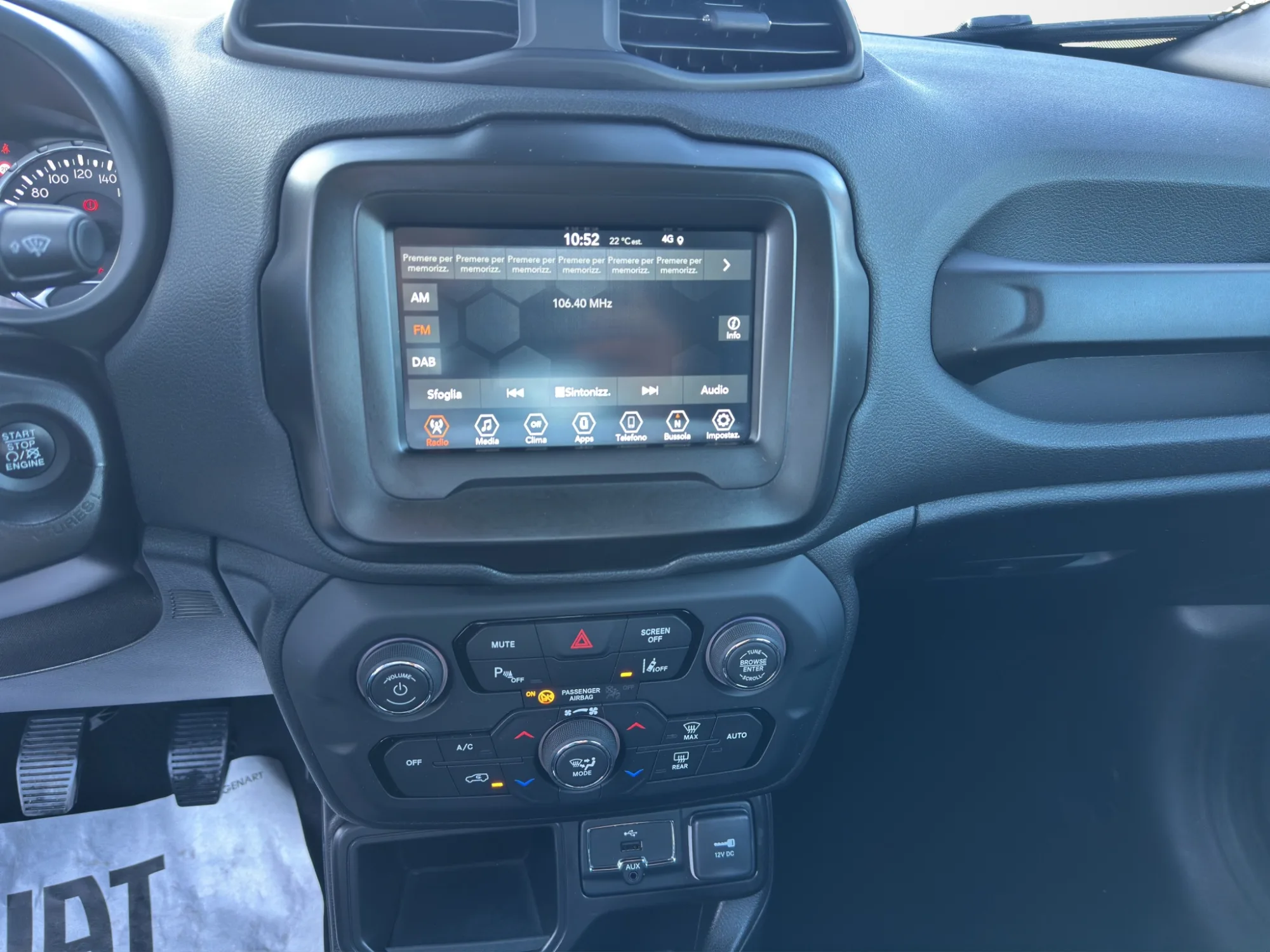 Jeep Renegade Limited 2022 — foto 15 di 21