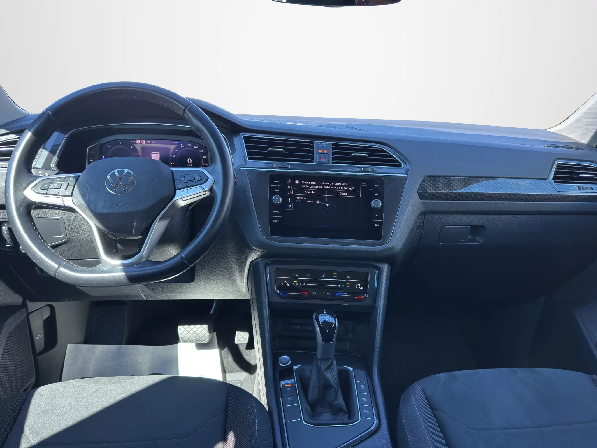 Volkswagen Tiguan 2.0 TDI DSG ELEGANCE 2022 — foto 14 di 21