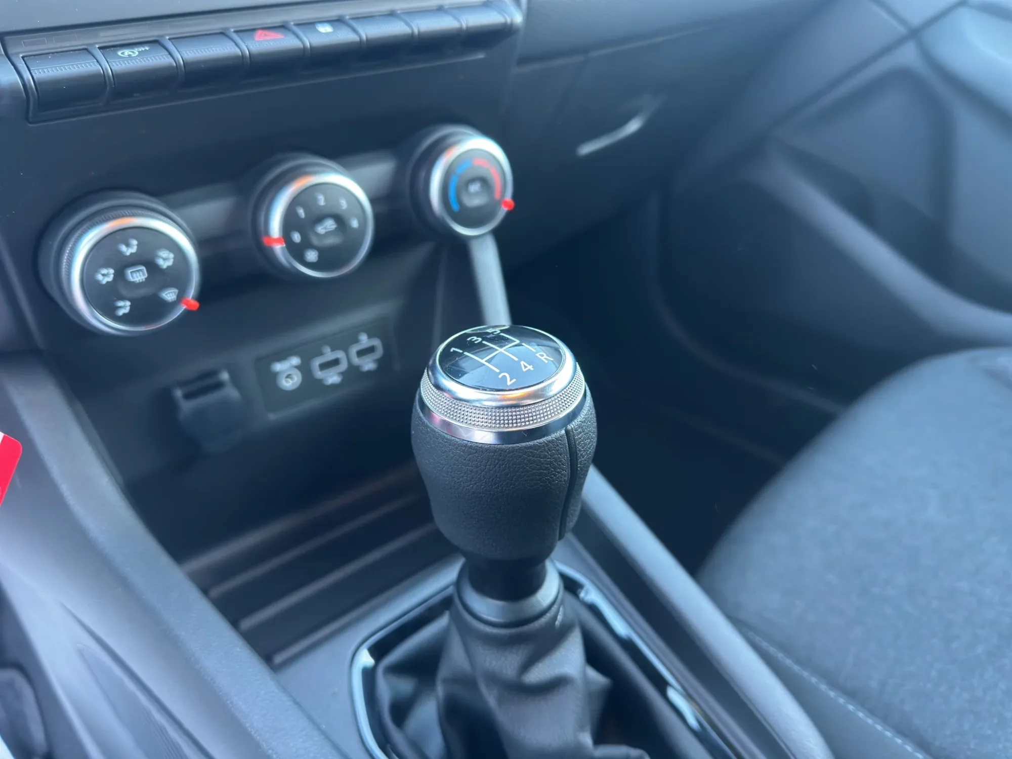 Renault Clio 1.0 SCE EQUILIBRE 2023 — foto 16 di 19