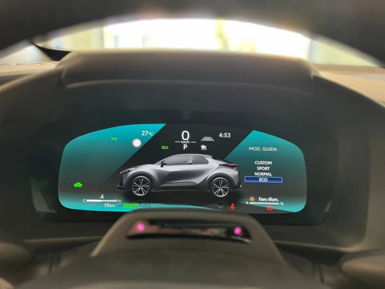 Toyota C-HR Full Hybrid FWD 140 Cv. Active 2026 — foto 13 di 17