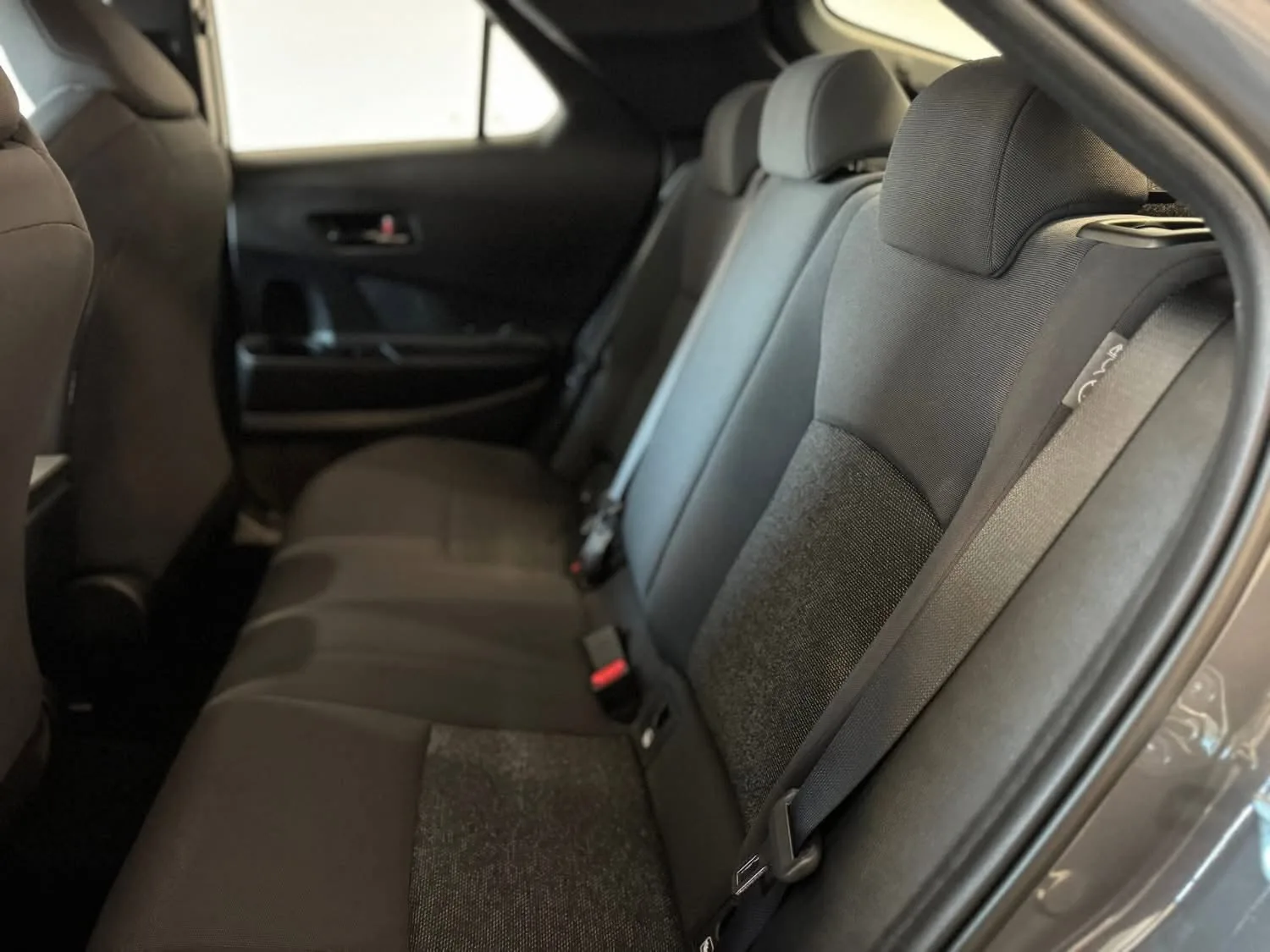 Toyota C-HR Full Hybrid FWD 140 Cv. Active 2026 — foto 15 di 17