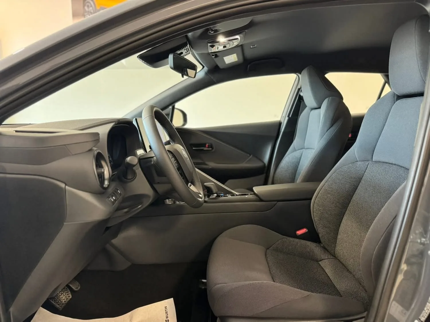 Toyota C-HR Full Hybrid FWD 140 Cv. Active 2026 — foto 10 di 17