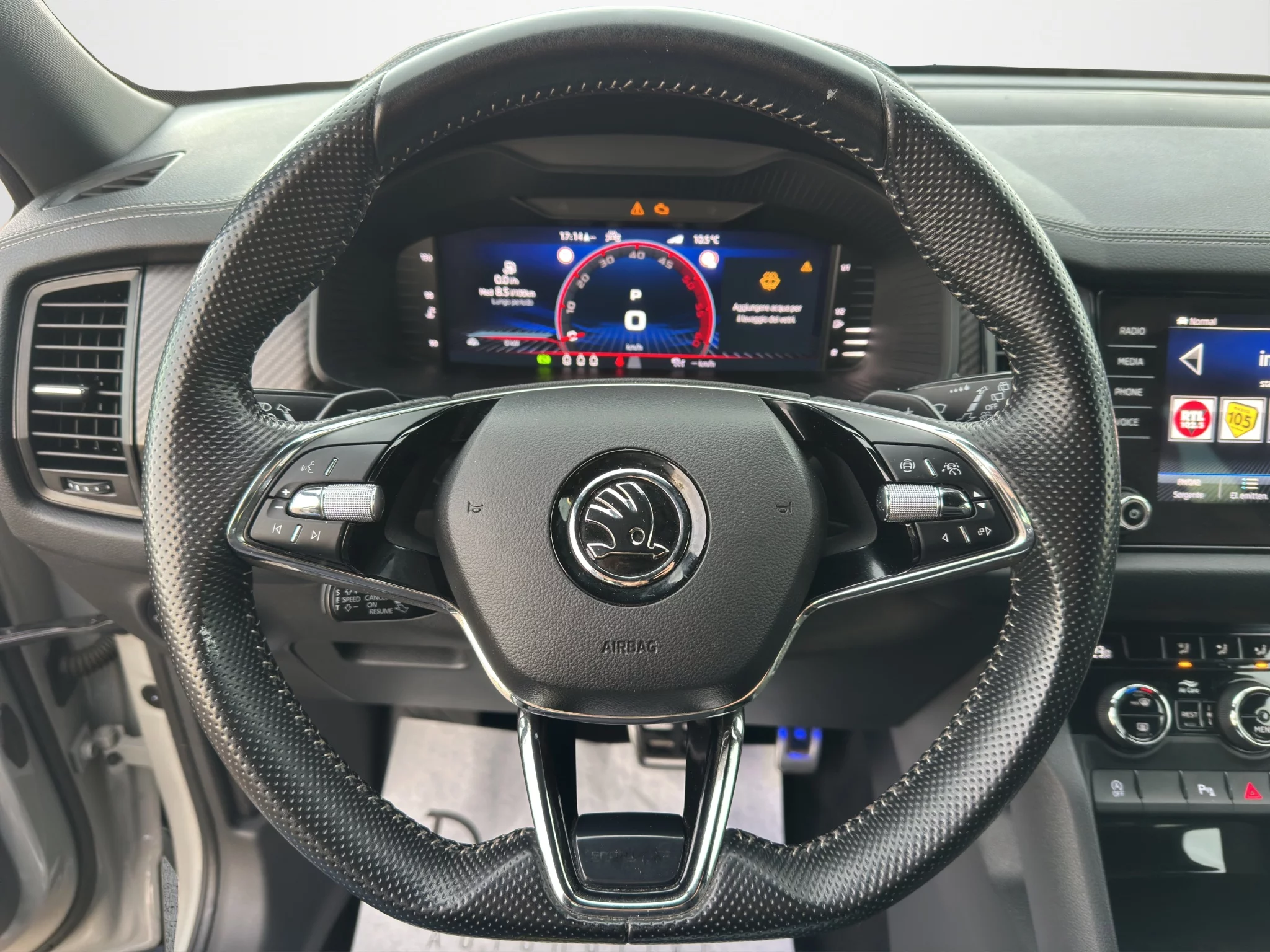 Skoda Kodiaq 2.0 TDI 4X4 DSG SPORTLINE 2023 — foto 10 di 23