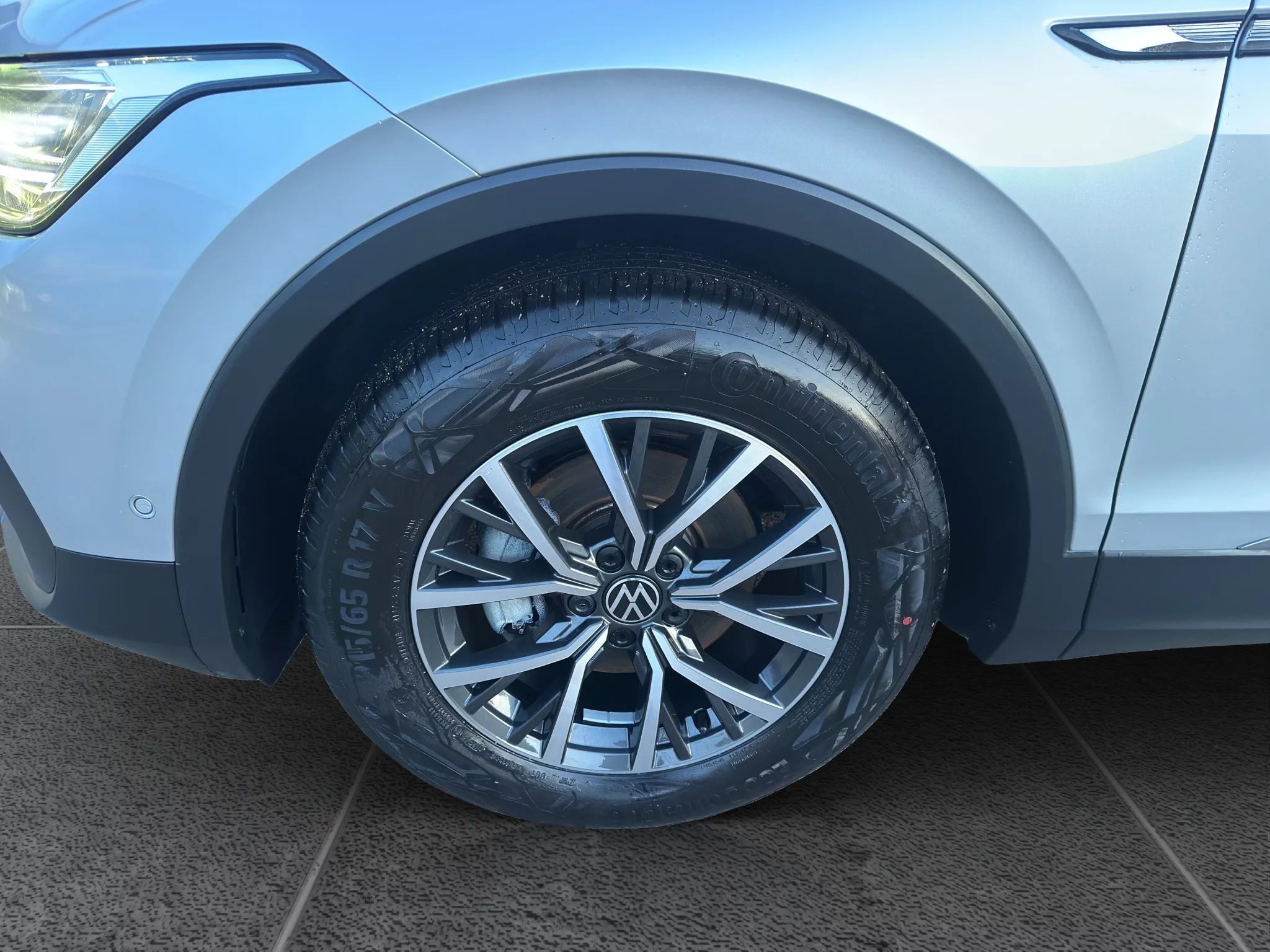 Volkswagen Tiguan 2.0 TDI LIFE 2021 — foto 21 di 23