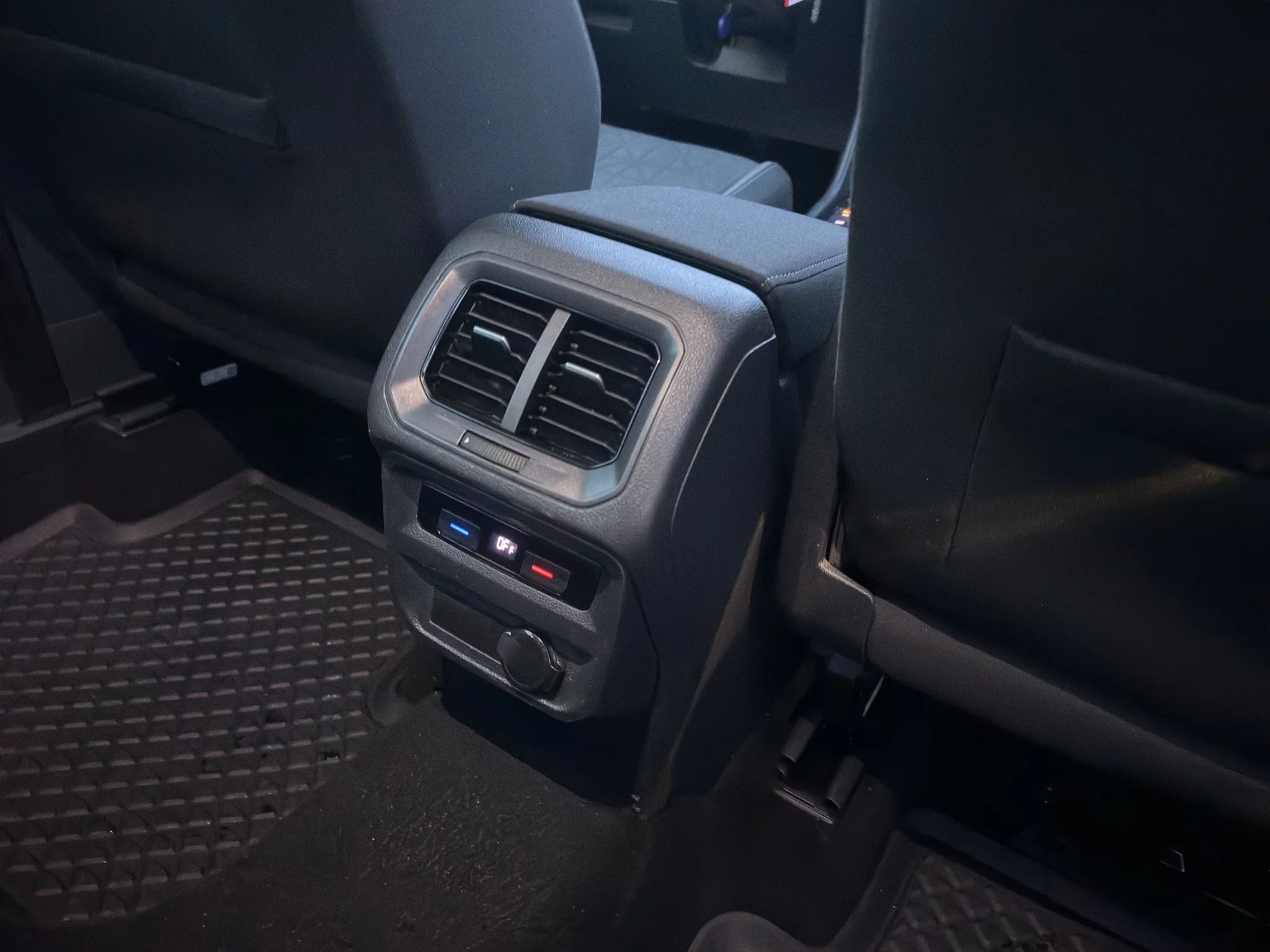 Volkswagen Tiguan 2.0 TDI LIFE 2021 — foto 19 di 23