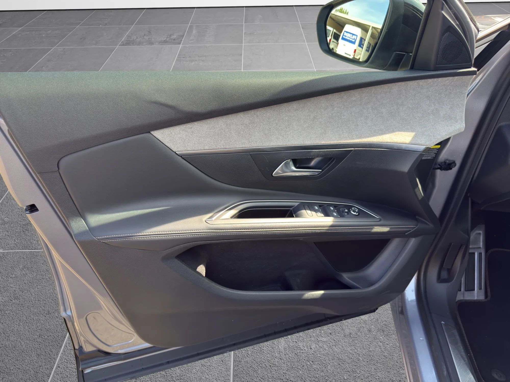 Peugeot 5008 1.5 130 Cv. BlueHDI EAT8 GT Pack 2023 — foto 11 di 18