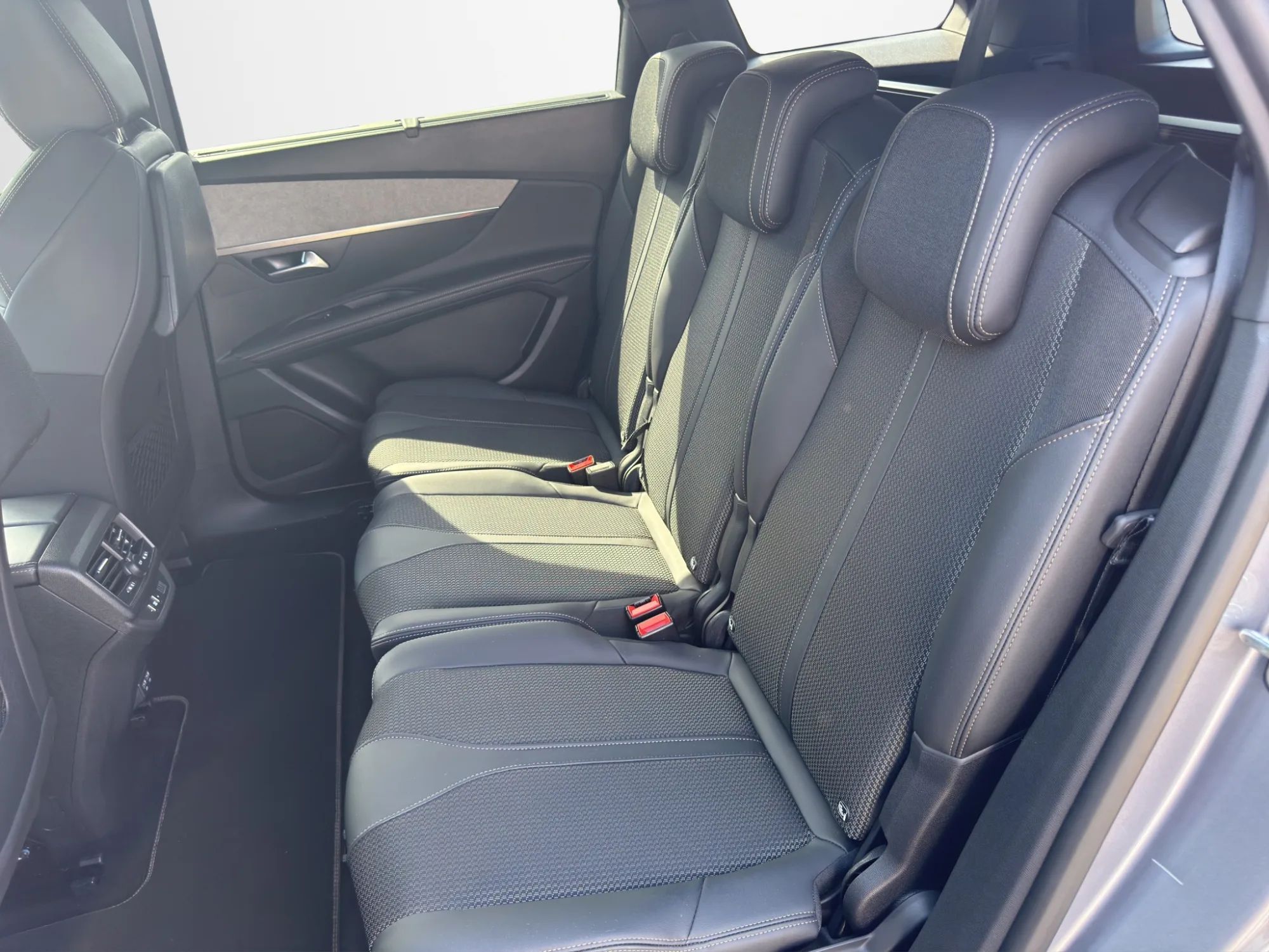 Peugeot 5008 1.5 130 Cv. BlueHDI EAT8 GT Pack 2023 — foto 12 di 18