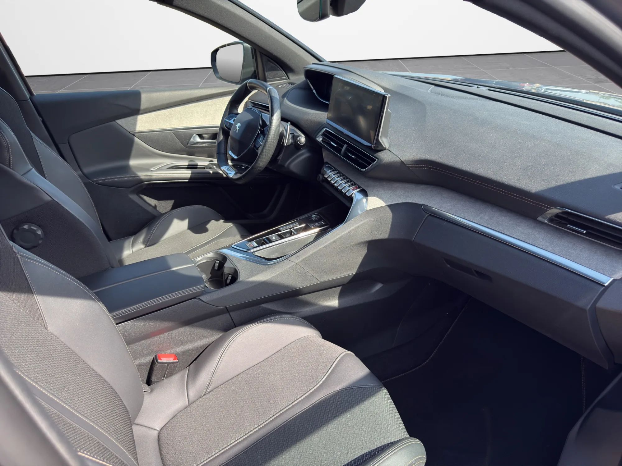 Peugeot 5008 1.5 130 Cv. BlueHDI EAT8 GT Pack 2023 — foto 14 di 18