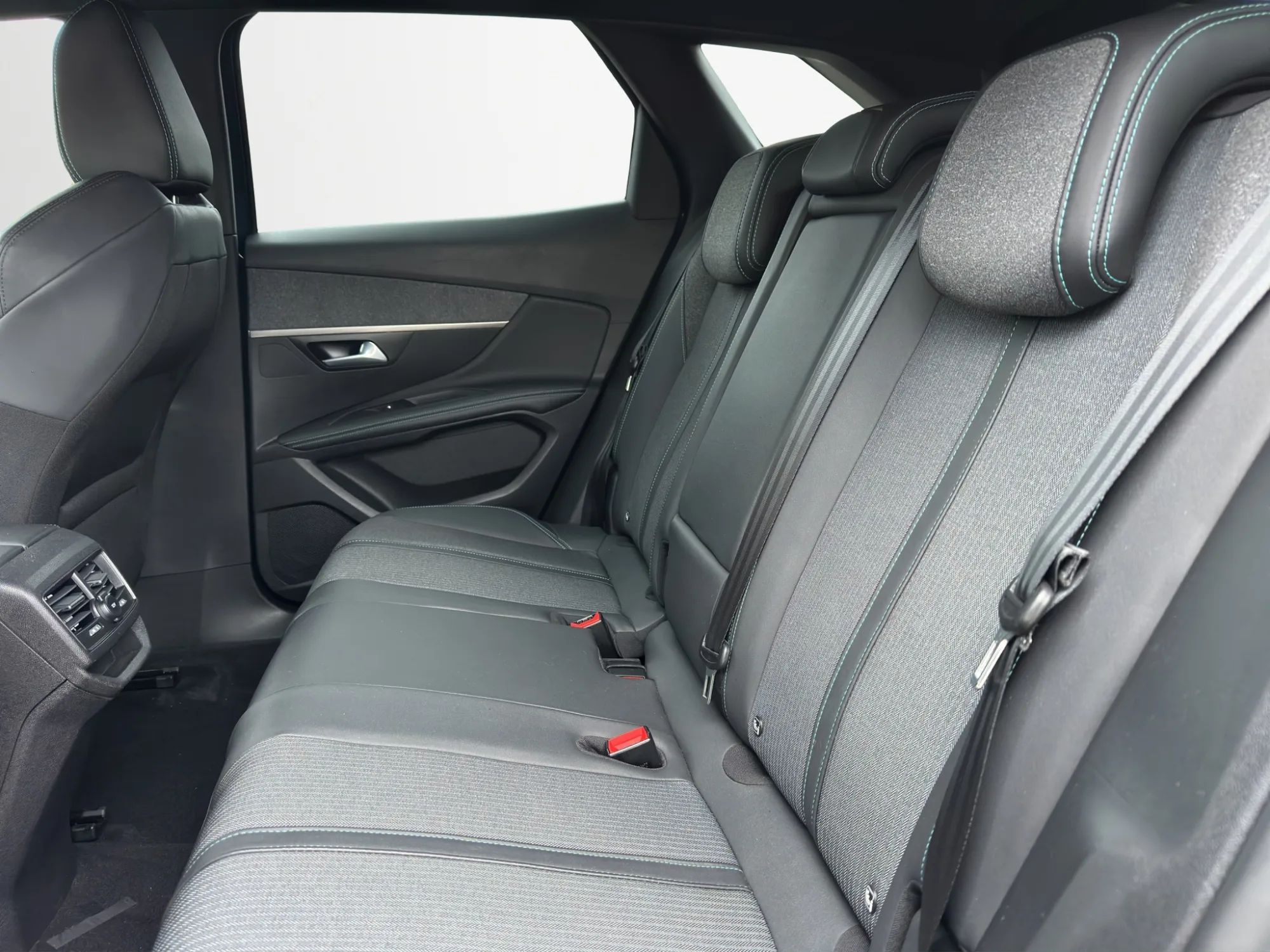 Peugeot 3008 1.5 BlueHDI 130 Cv. EAT8 Allure 2023 — foto 13 di 21
