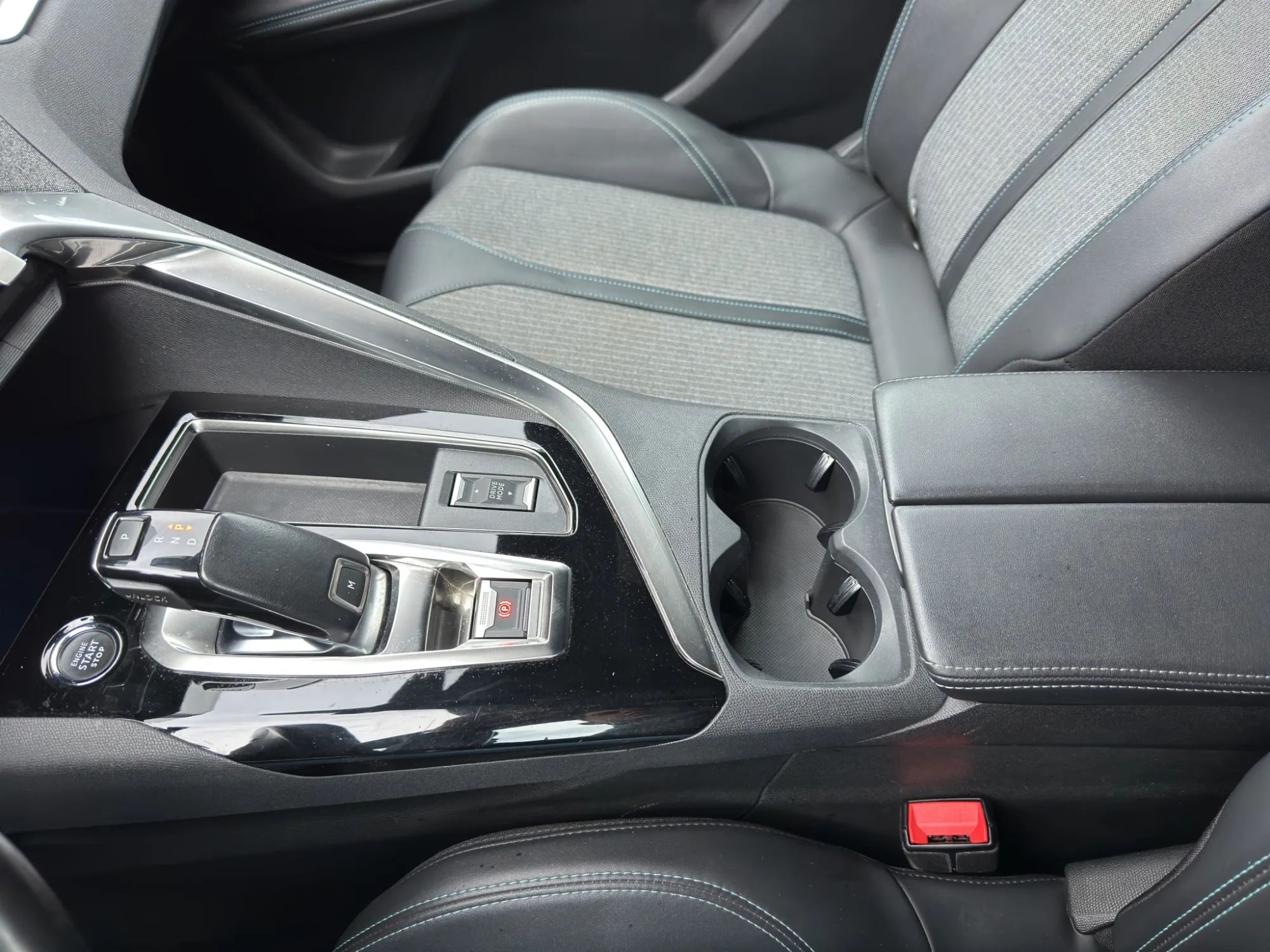 Peugeot 3008 1.5 BlueHDI 130 Cv. EAT8 Allure 2023 — foto 17 di 21