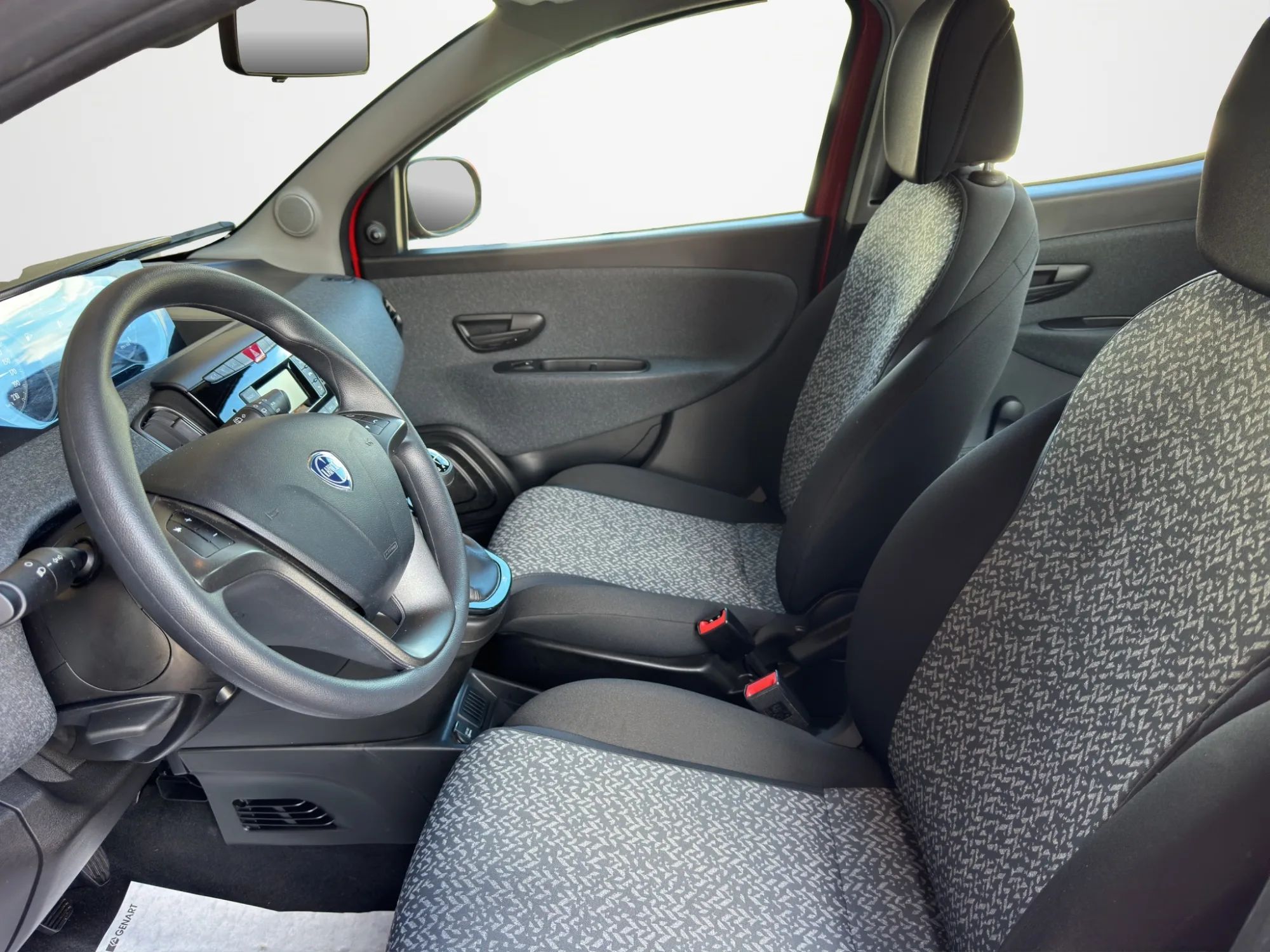 Lancia Ypsilon 1.0 70 Cv. Hybrid Silver 2021 — foto 9 di 19