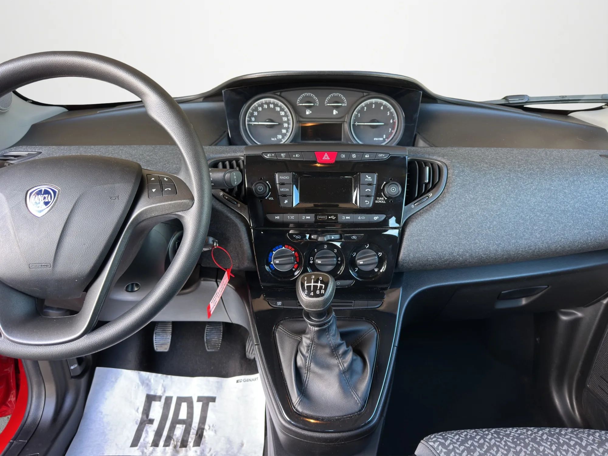 Lancia Ypsilon 1.0 70 Cv. Hybrid Silver 2021 — foto 14 di 19