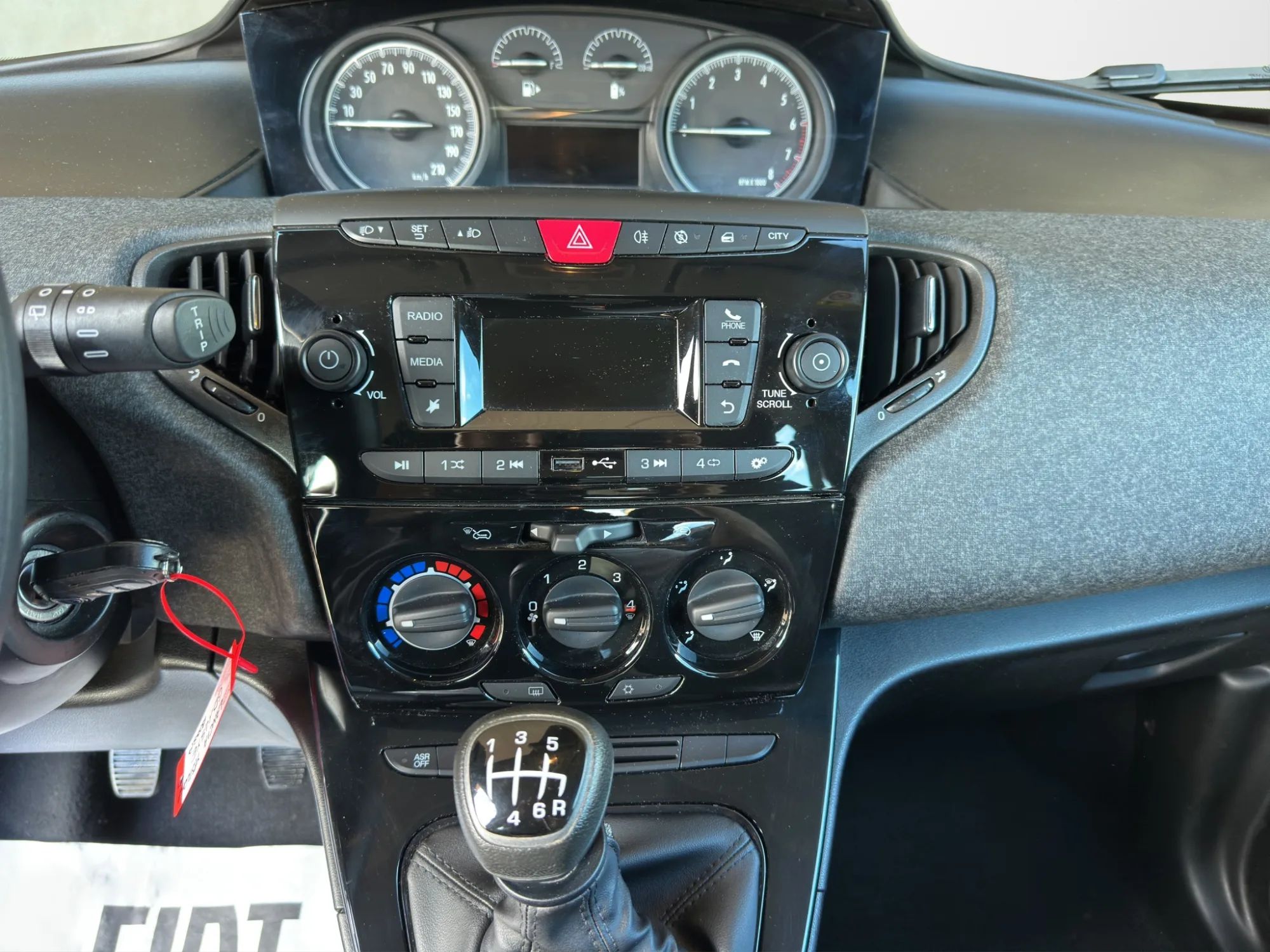 Lancia Ypsilon 1.0 70 Cv. Hybrid Silver 2021 — foto 15 di 19