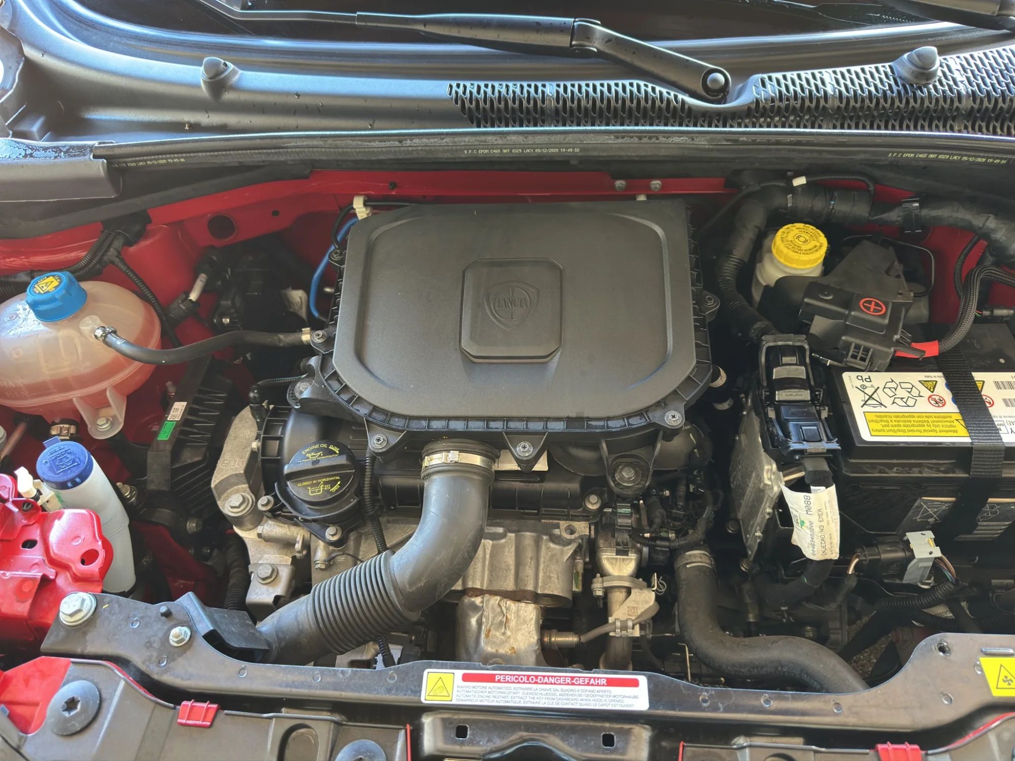 Lancia Ypsilon 1.0 70 Cv. Hybrid Silver 2021 — foto 18 di 19