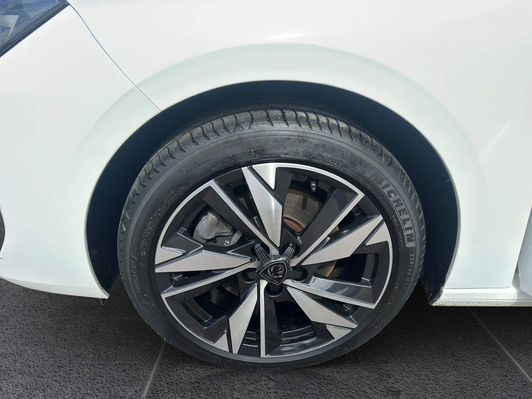 Peugeot 308 1.5 BLUEHDI EAT8 ALLURE 2022 — foto 19 di 20