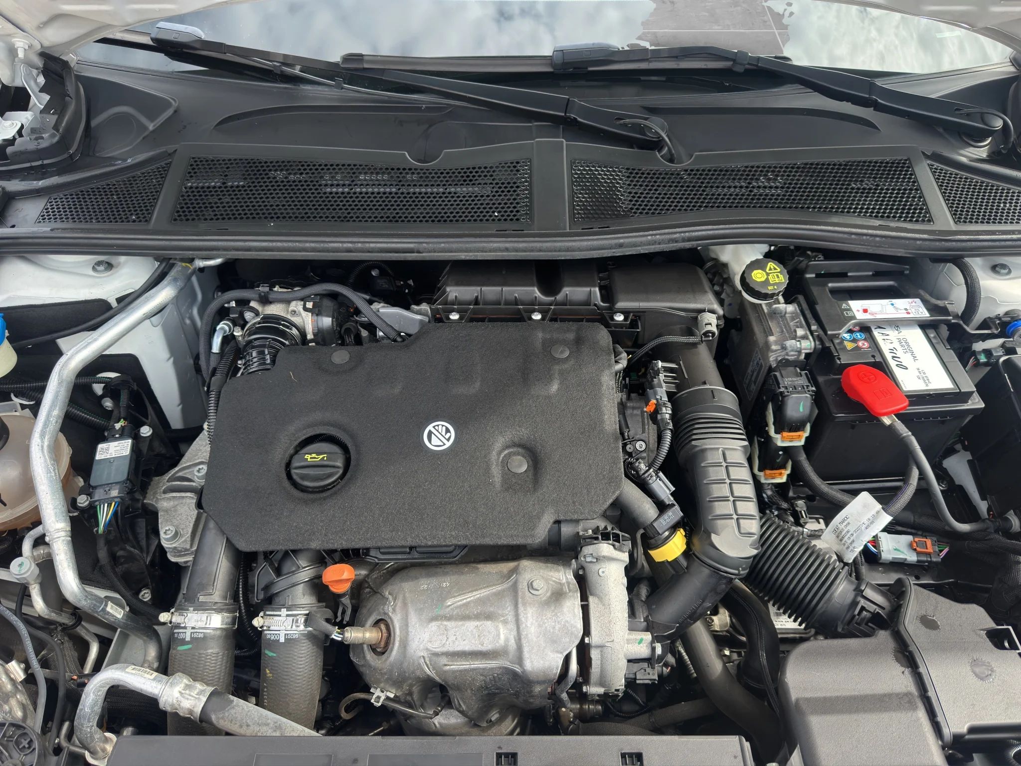 Peugeot 308 1.5 BLUEHDI EAT8 ALLURE 2022 — foto 18 di 20