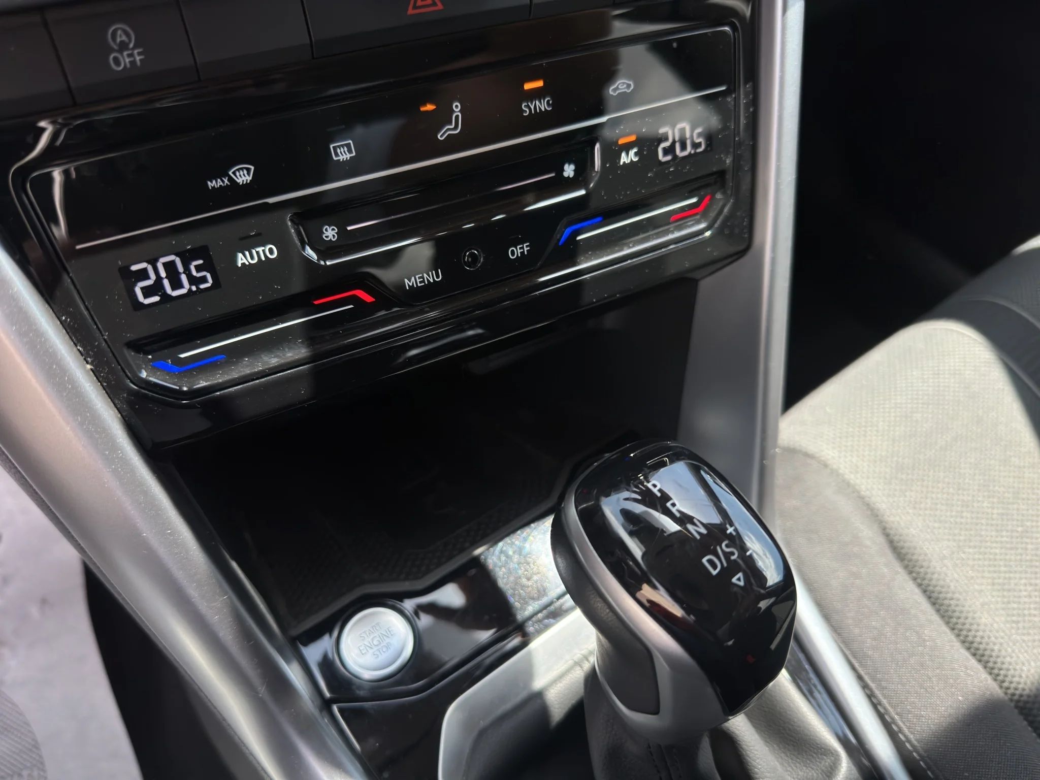 Volkswagen T-Roc 1.5 TSI DSG SPORT 2024 — foto 18 di 22