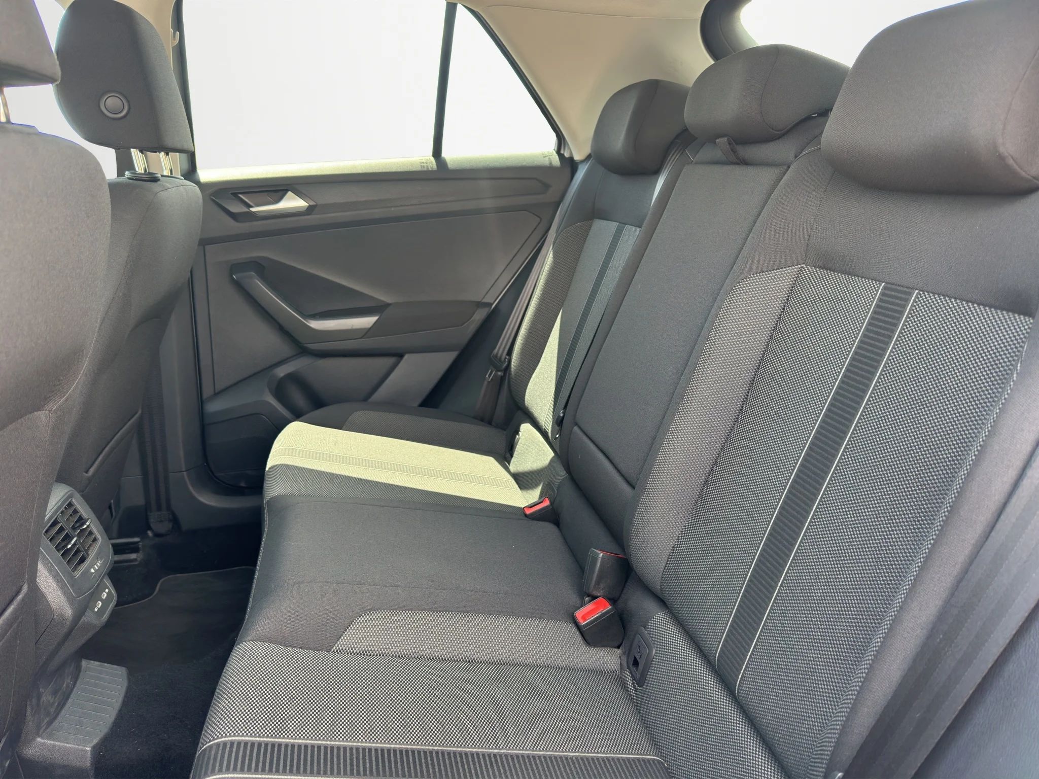 Volkswagen T-Roc 1.5 TSI DSG SPORT 2024 — foto 13 di 22