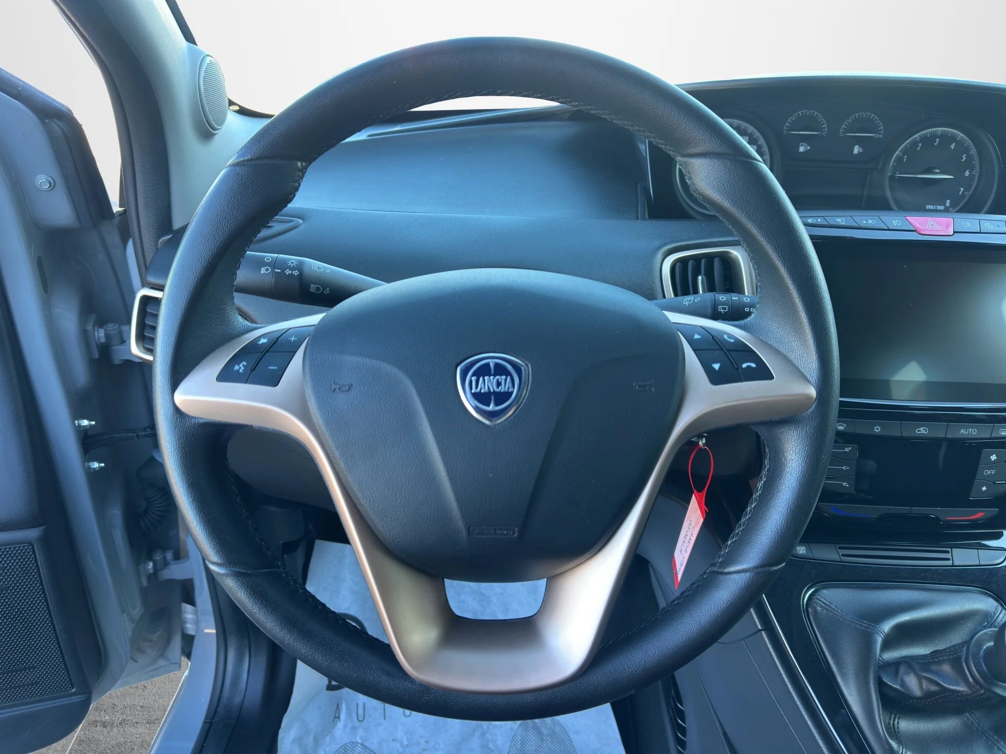 Lancia Ypsilon 1.0 HYBRID ALBERTA FERRETTI 2023 — foto 10 di 20