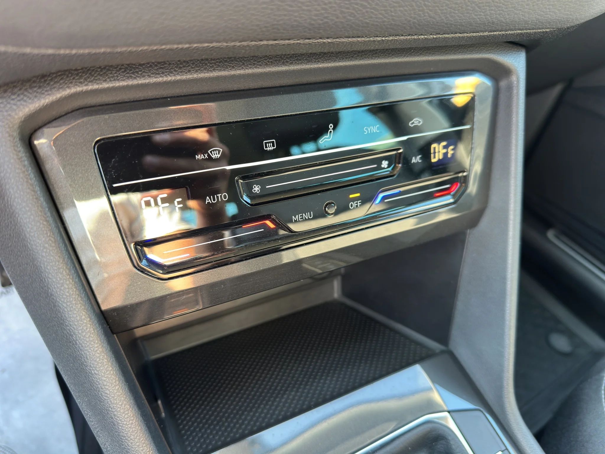 Volkswagen Tiguan 2.0 TDI LIFE 2023 — foto 16 di 20