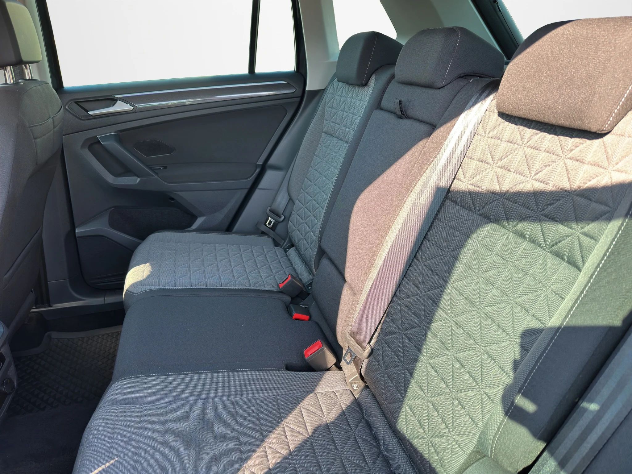 Volkswagen Tiguan 2.0 TDI LIFE 2023 — foto 13 di 20