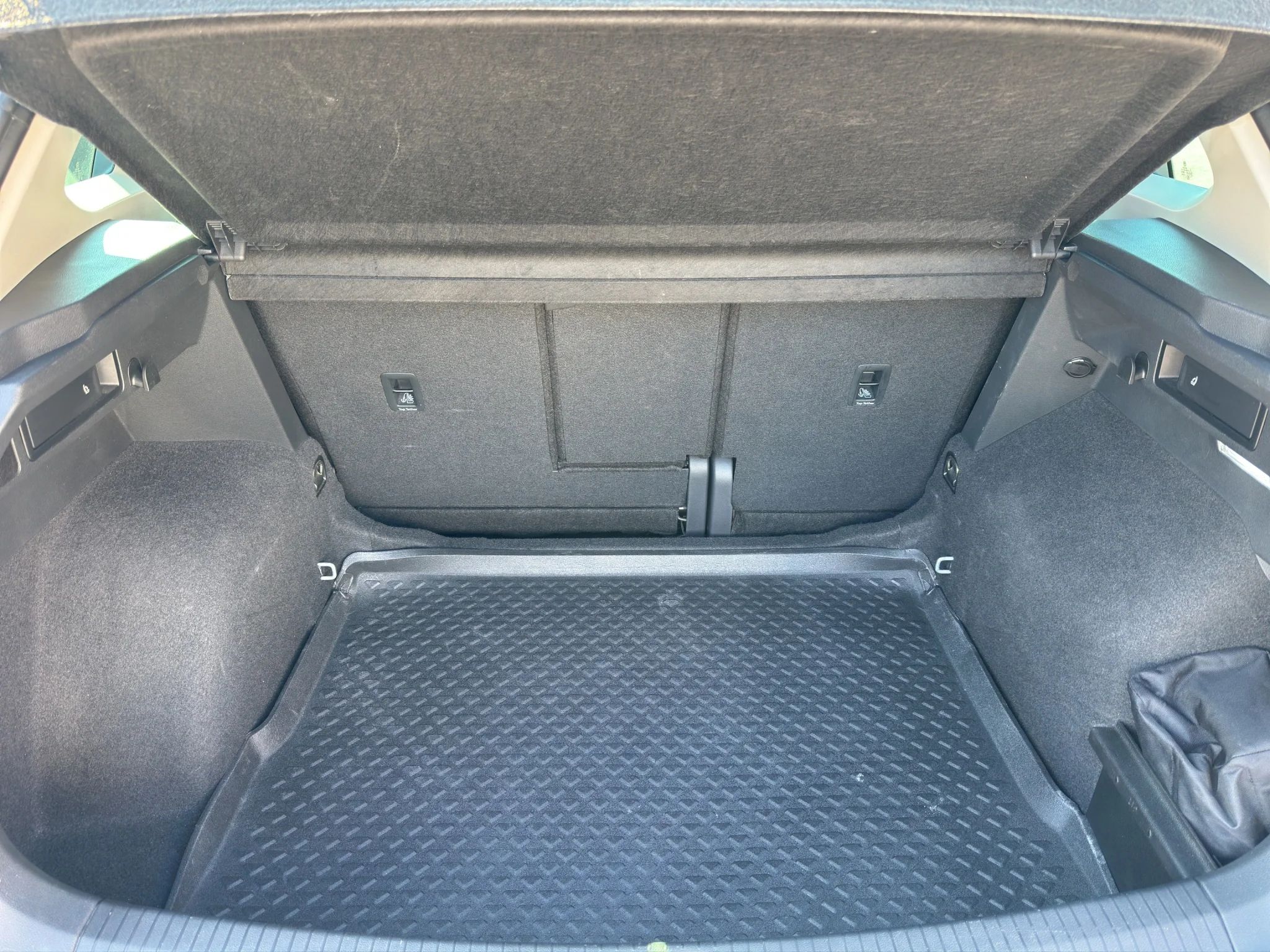 Volkswagen Tiguan 2.0 TDI LIFE 2023 — foto 19 di 20