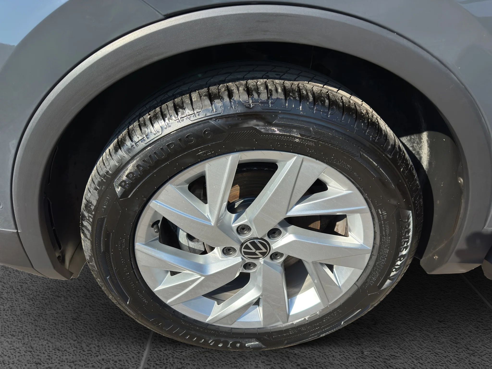 Volkswagen Tiguan 2.0 TDI LIFE 2023 — foto 20 di 20