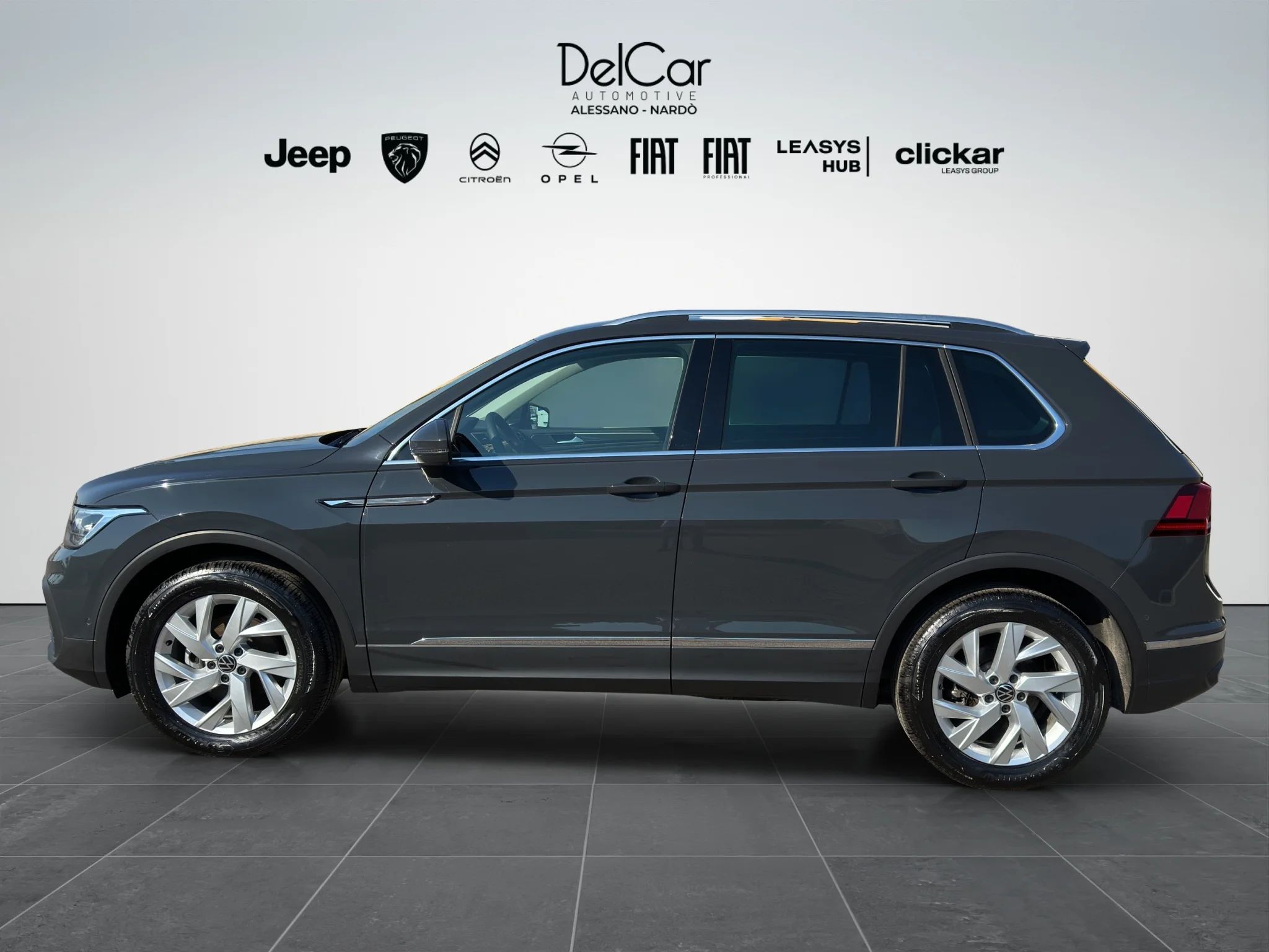 Volkswagen Tiguan 2.0 TDI LIFE 2023 — foto 3 di 20
