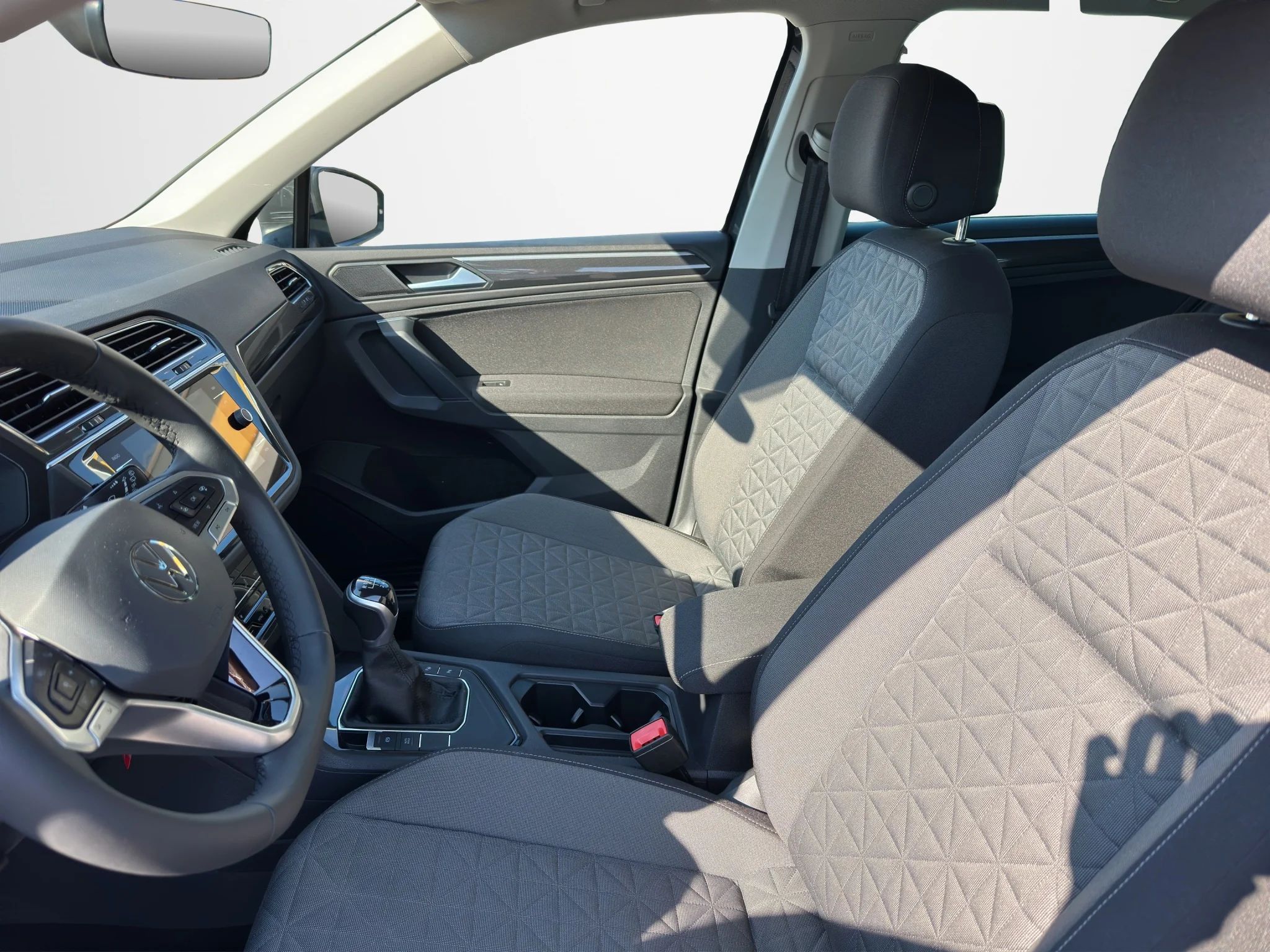 Volkswagen Tiguan 2.0 TDI LIFE 2023 — foto 9 di 20