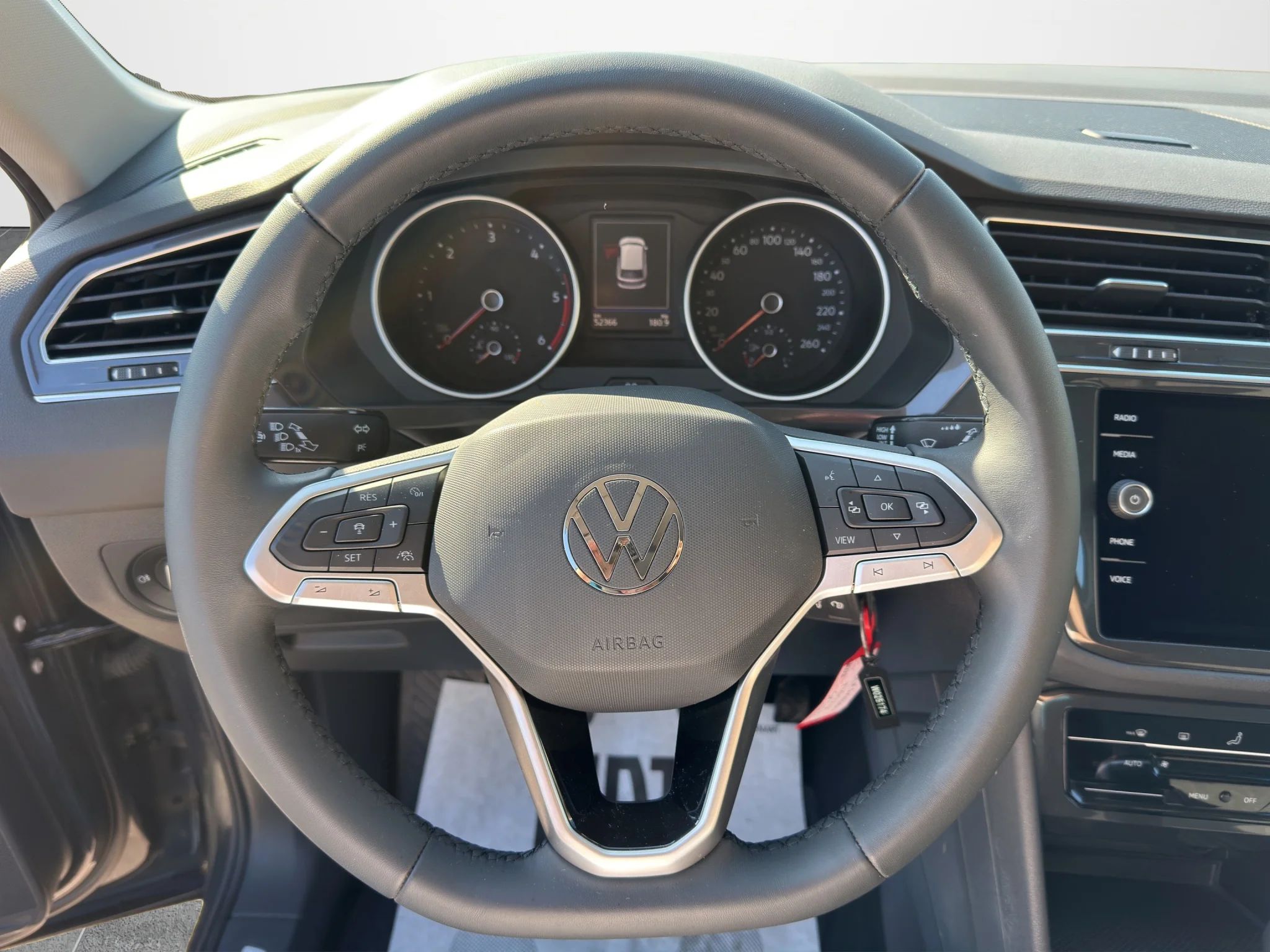 Volkswagen Tiguan 2.0 TDI LIFE 2023 — foto 10 di 20