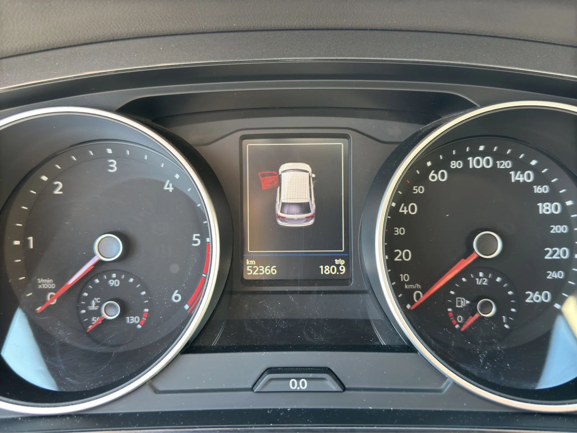 Volkswagen Tiguan 2.0 TDI LIFE 2023 — foto 11 di 20