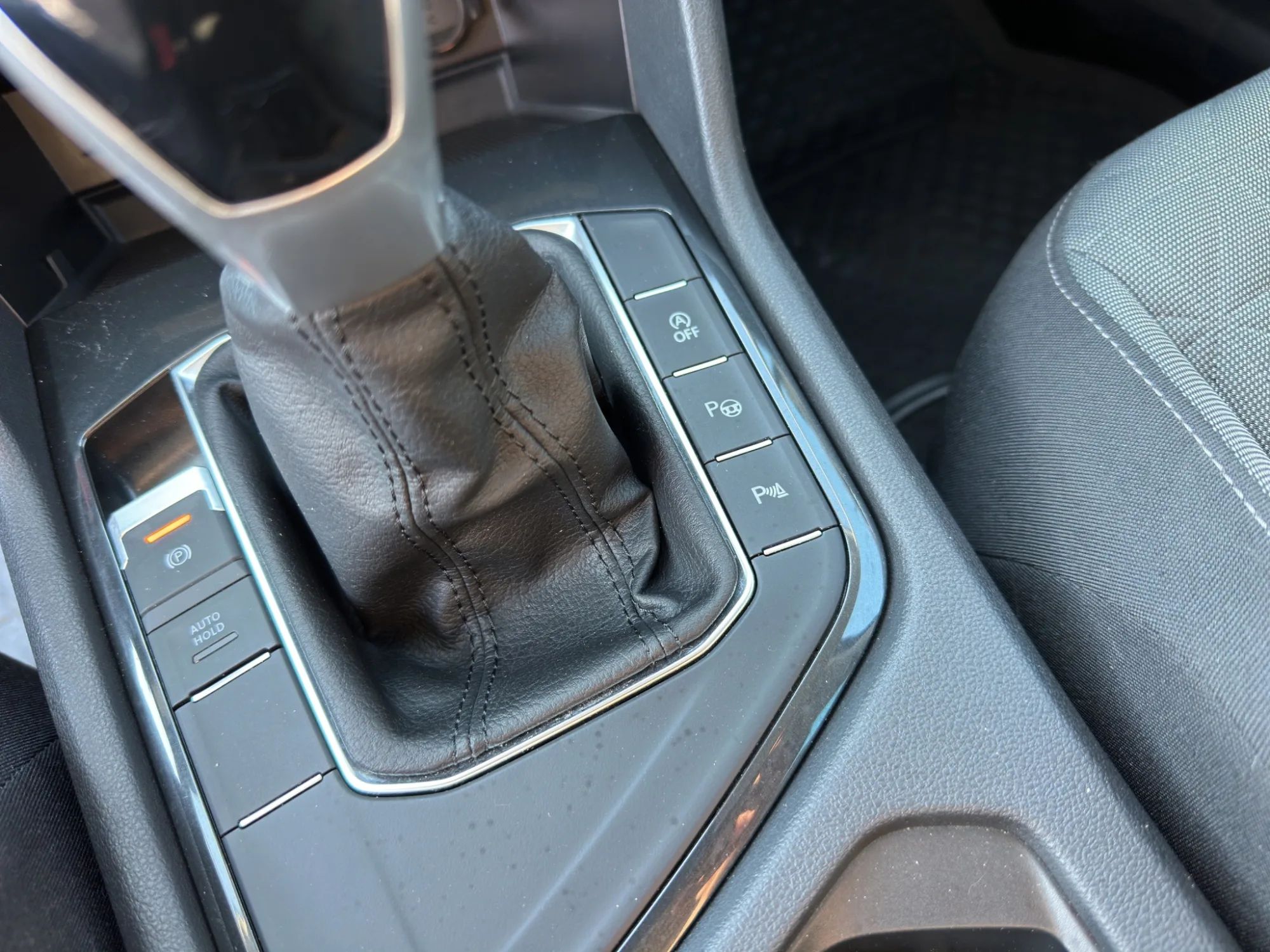 Volkswagen Tiguan 2.0 TDI LIFE 2023 — foto 18 di 20