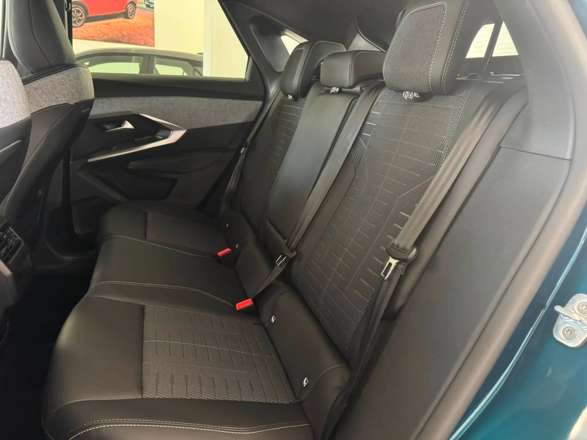 Peugeot 3008 GT Hybrid E-DCS6 2026 — foto 13 di 17