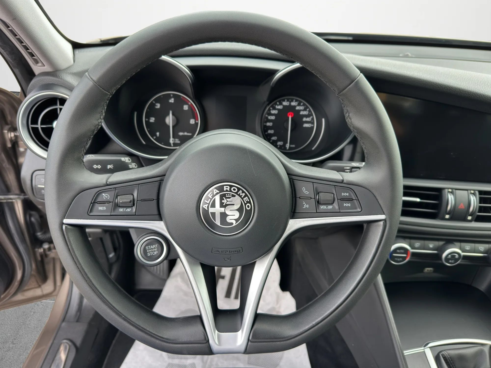 Alfa Romeo Giulia 2.2 TD 180 Cv. Super 2018 — foto 10 di 22
