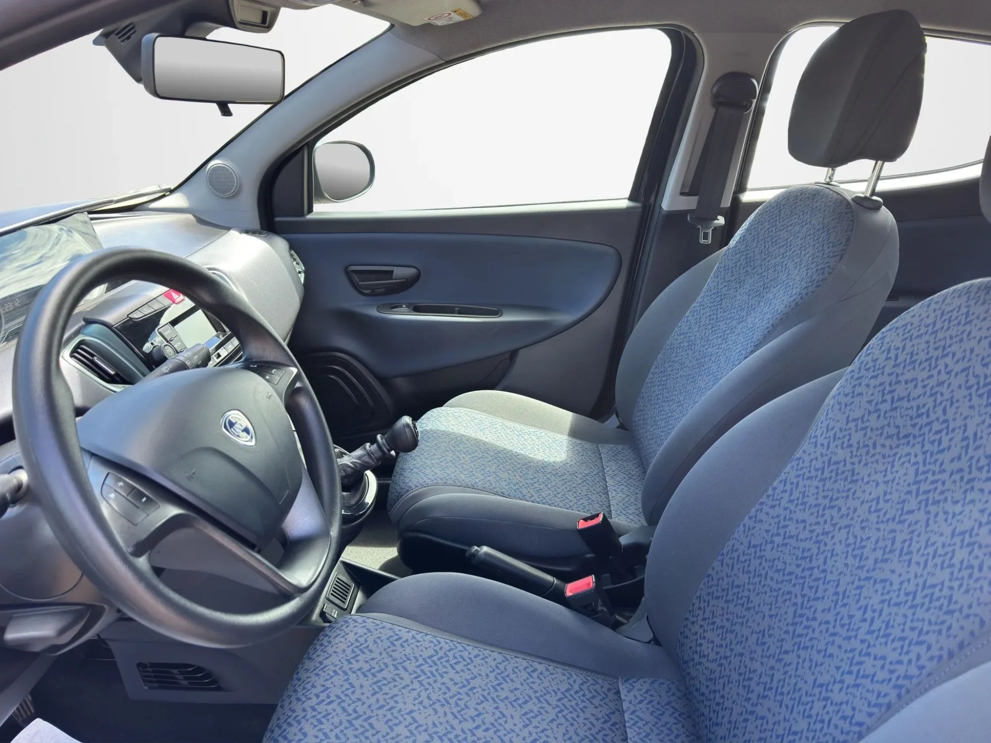 Lancia Ypsilon 1.0 HYBRID ORO 2023 — foto 9 di 17