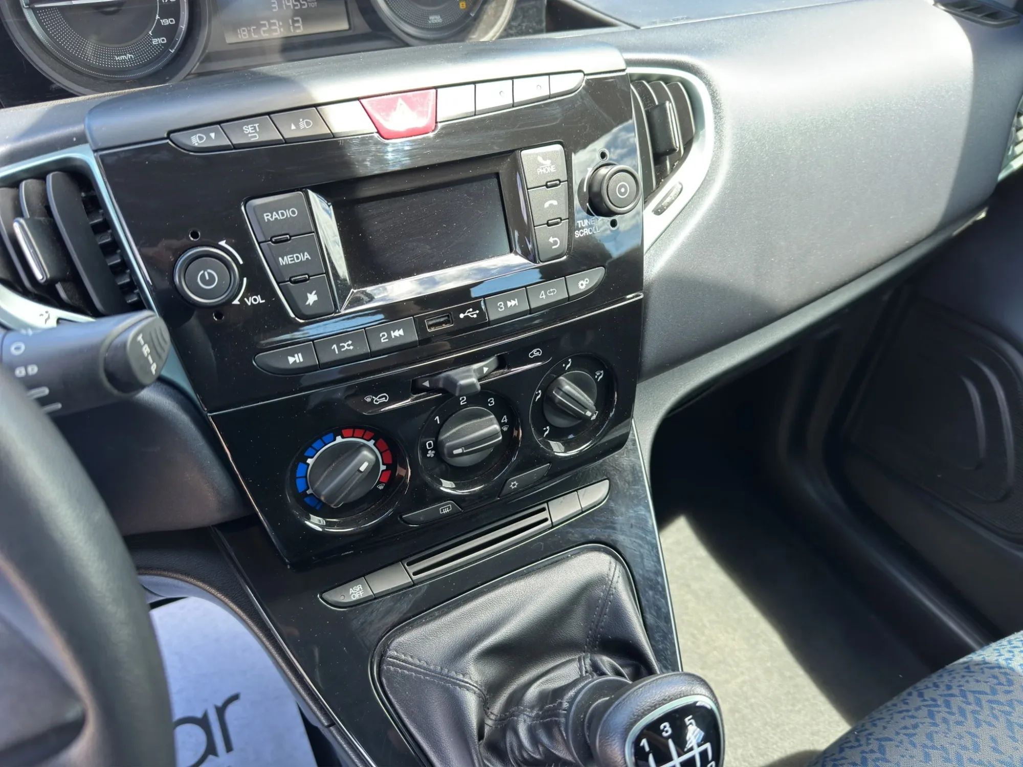 Lancia Ypsilon 1.0 HYBRID ORO 2023 — foto 14 di 17