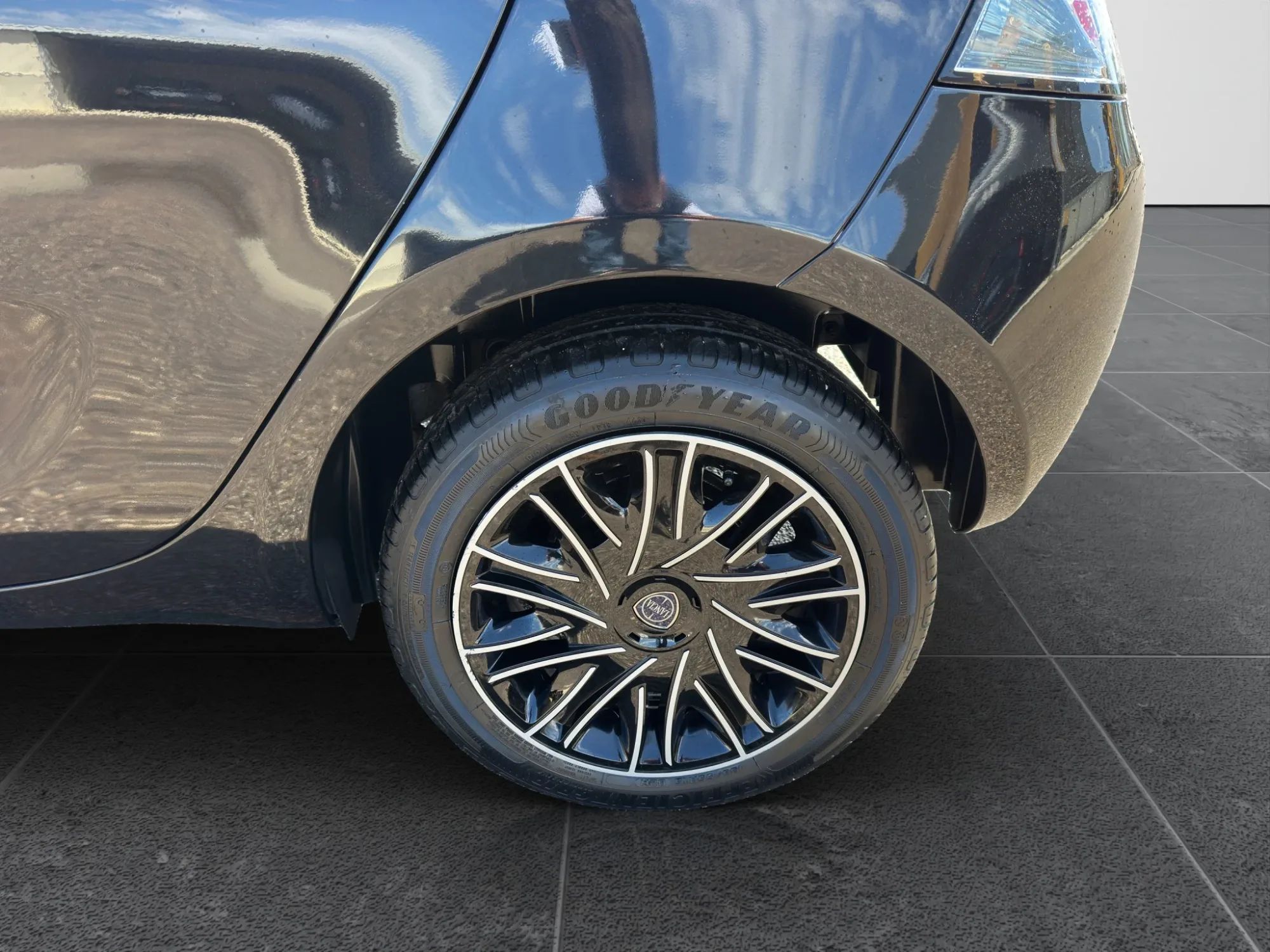 Lancia Ypsilon 1.0 HYBRID ORO 2023 — foto 17 di 17
