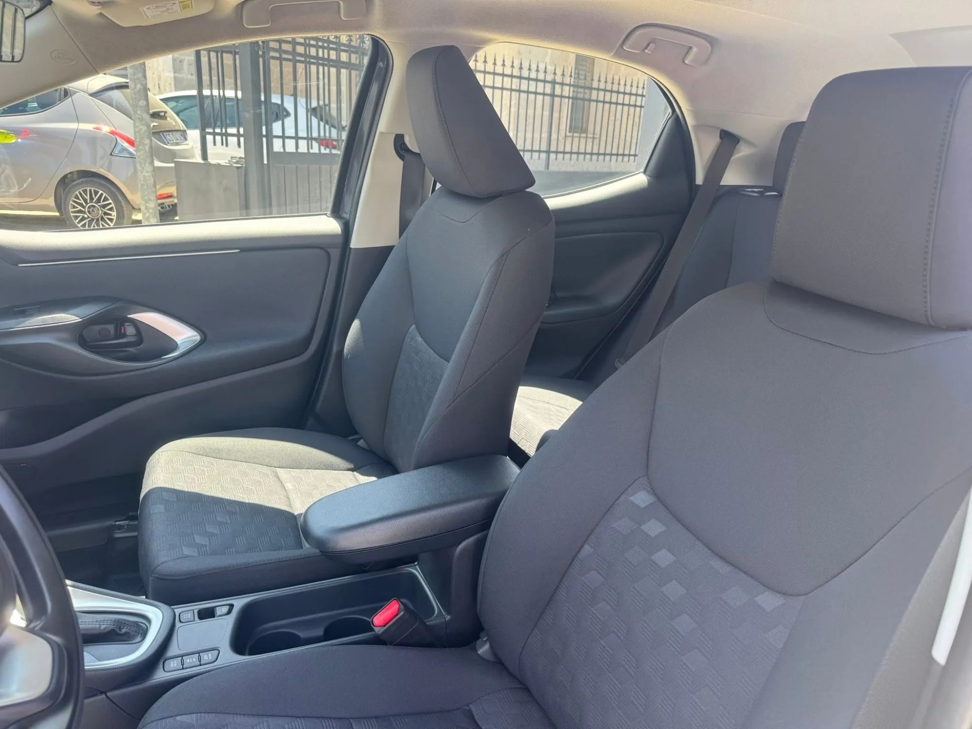 Toyota Yaris Full Hybrid MY26 115 Cv 2026 — foto 9 di 14