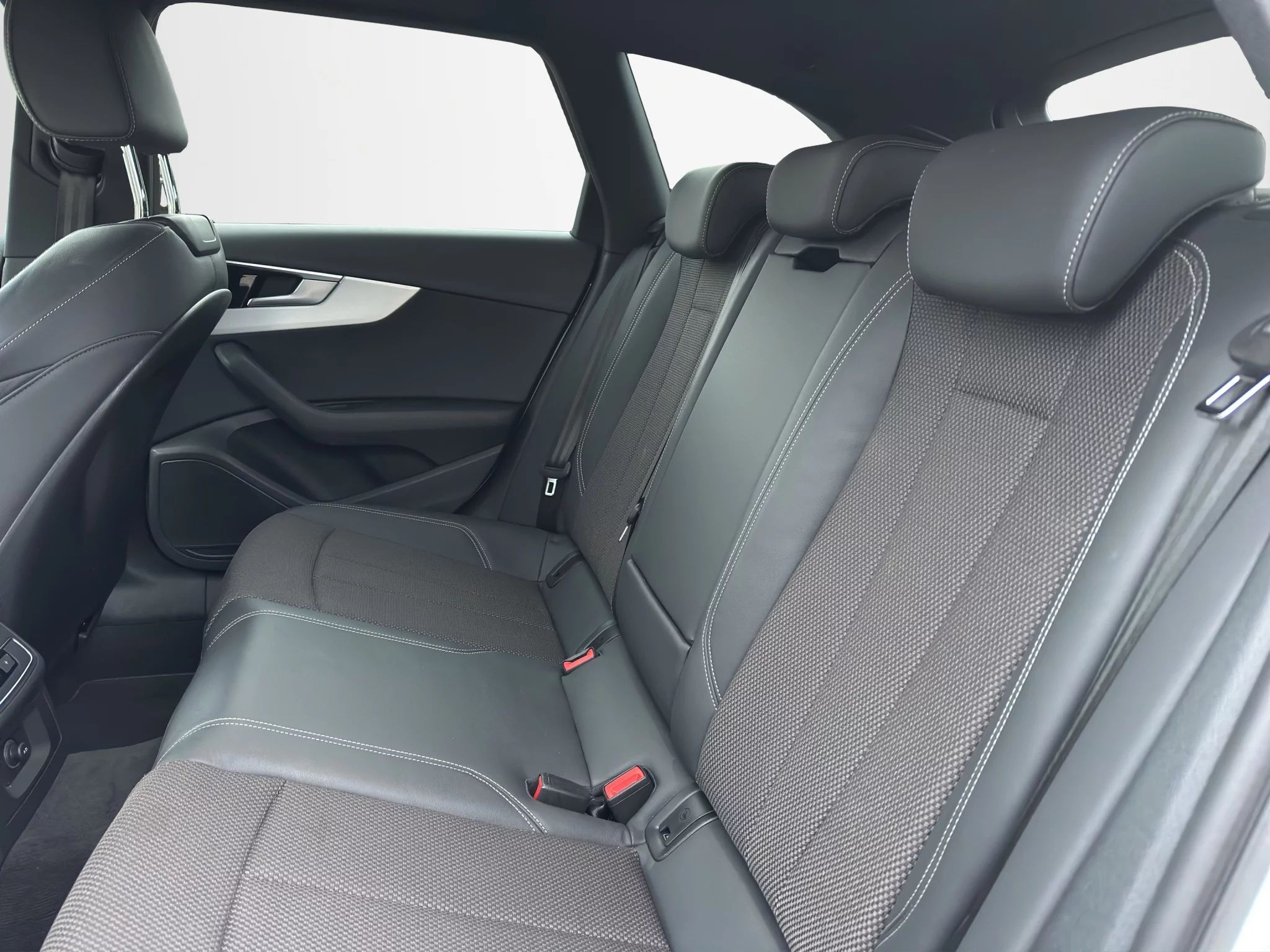 Audi A4 Avant 40 TDI 2.0 MHEV QUATTRO S LINE S-TRONIC 2024 — foto 13 di 23
