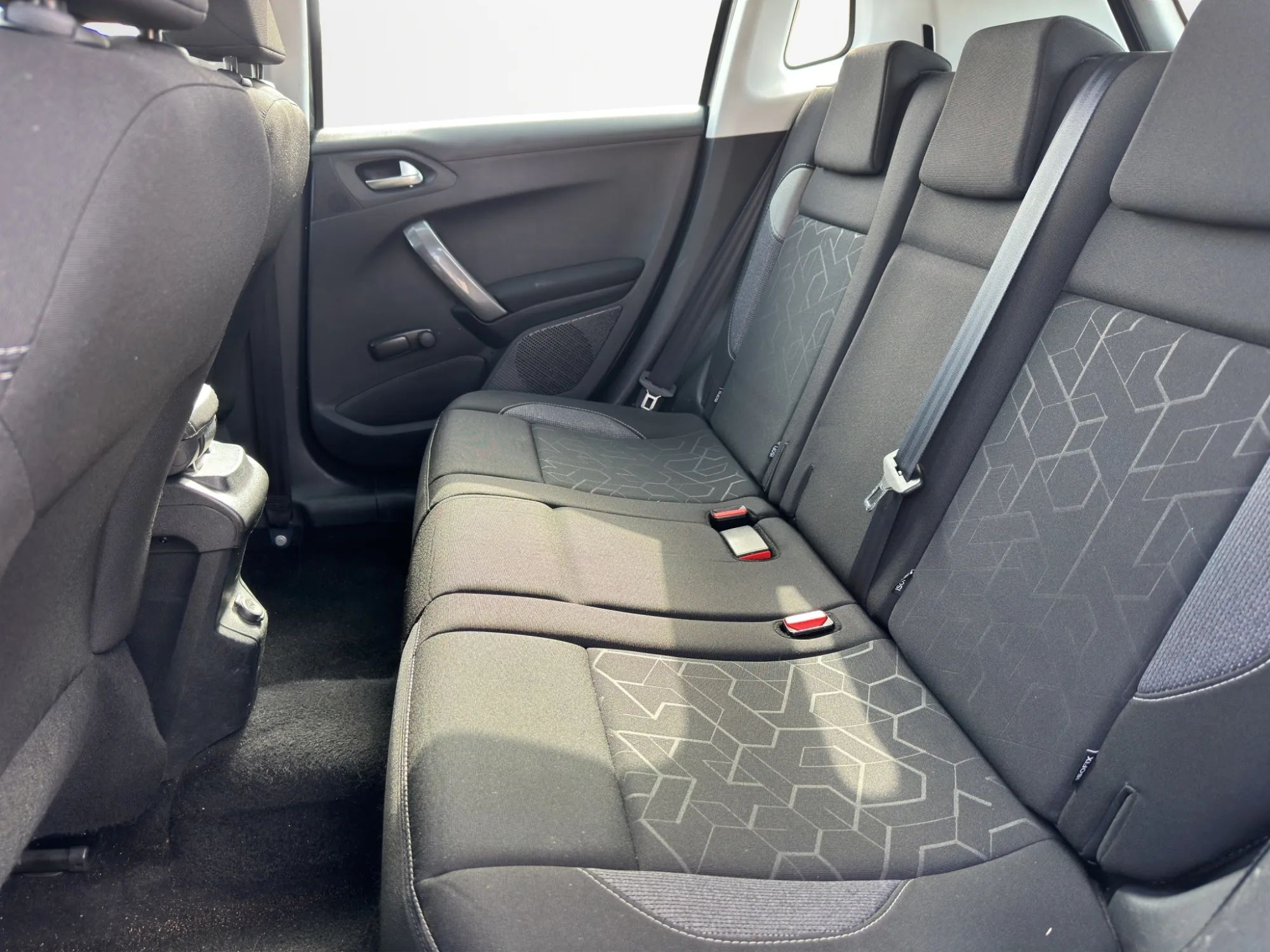 Peugeot 2008 1.5 100 Cv BlueHDI Active 2019 — foto 13 di 20