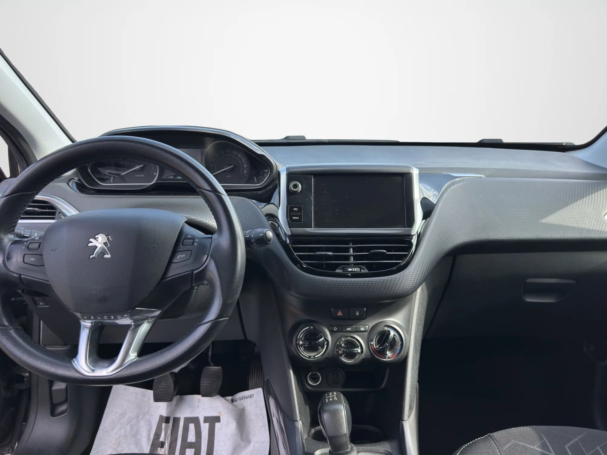 Peugeot 2008 1.5 100 Cv BlueHDI Active 2019 — foto 14 di 20