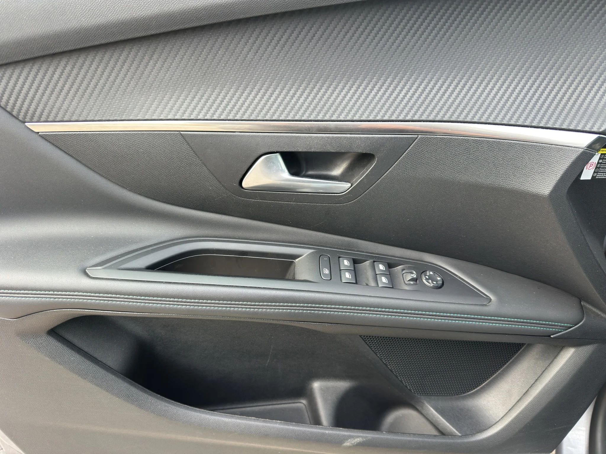 Peugeot 3008 BLUEHDI 1.5 EAT8 ALLURE 2022 — foto 12 di 21