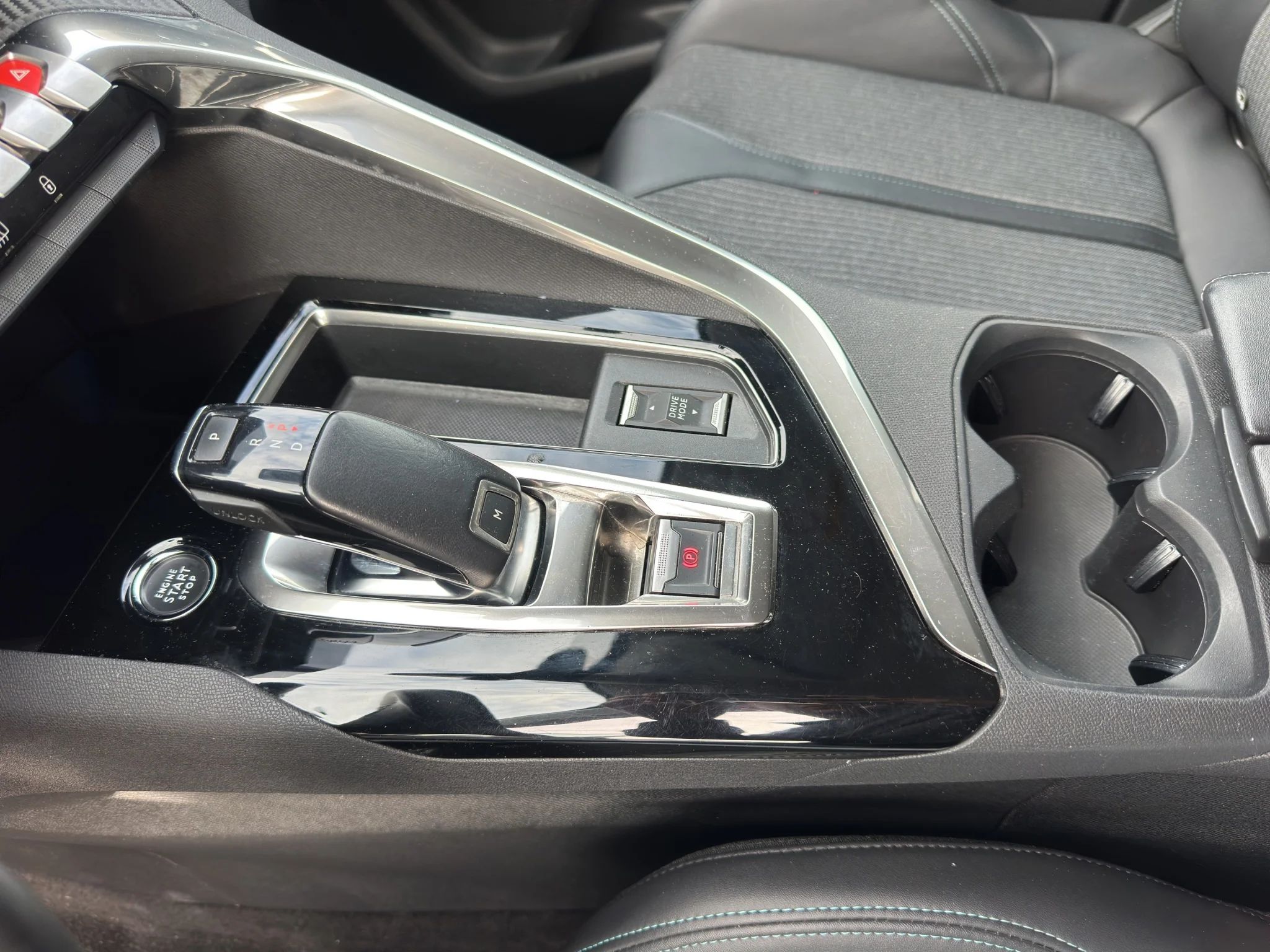 Peugeot 3008 BLUEHDI 1.5 EAT8 ALLURE 2022 — foto 17 di 21