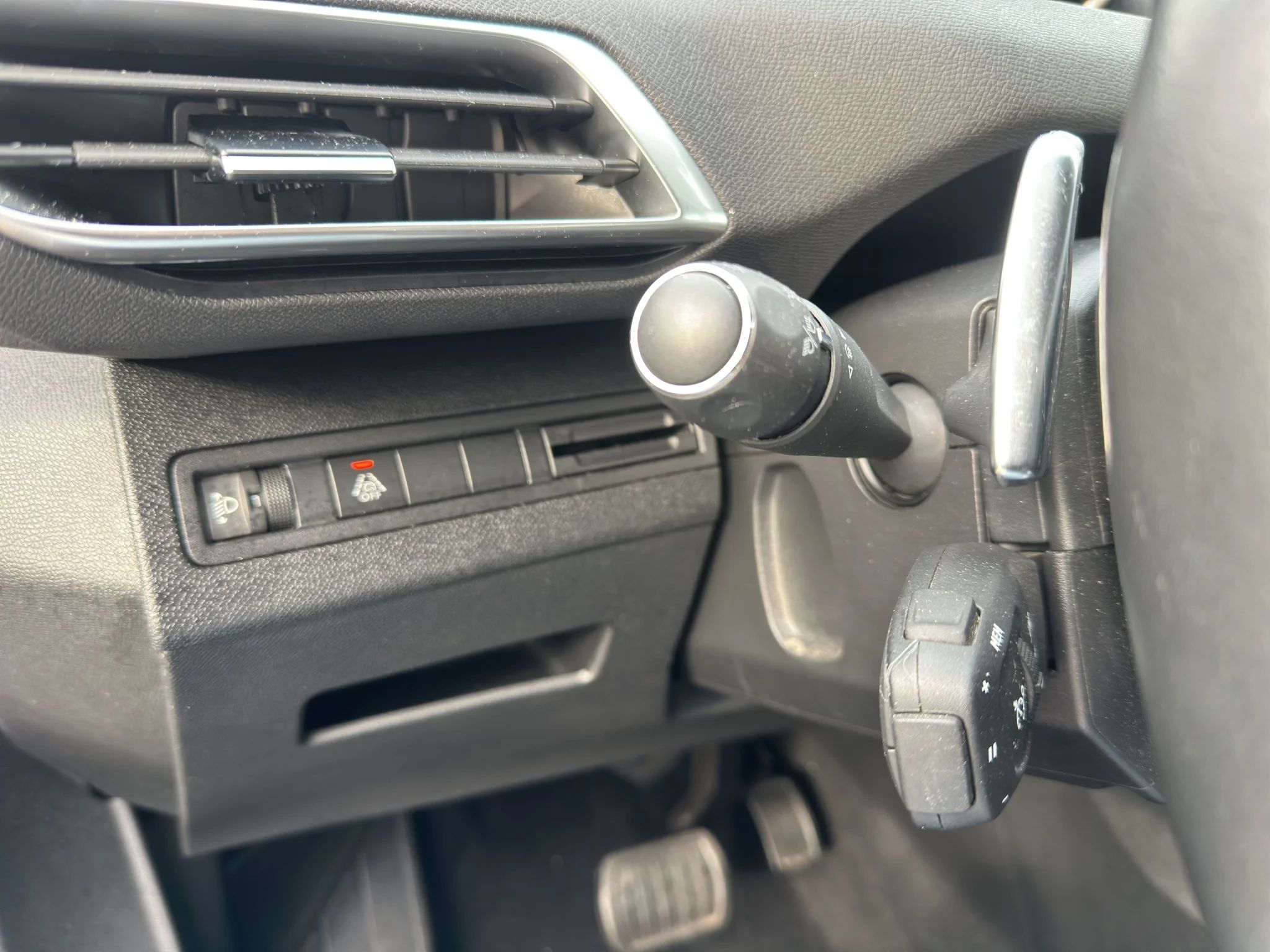 Peugeot 3008 BLUEHDI 1.5 EAT8 ALLURE 2022 — foto 18 di 21